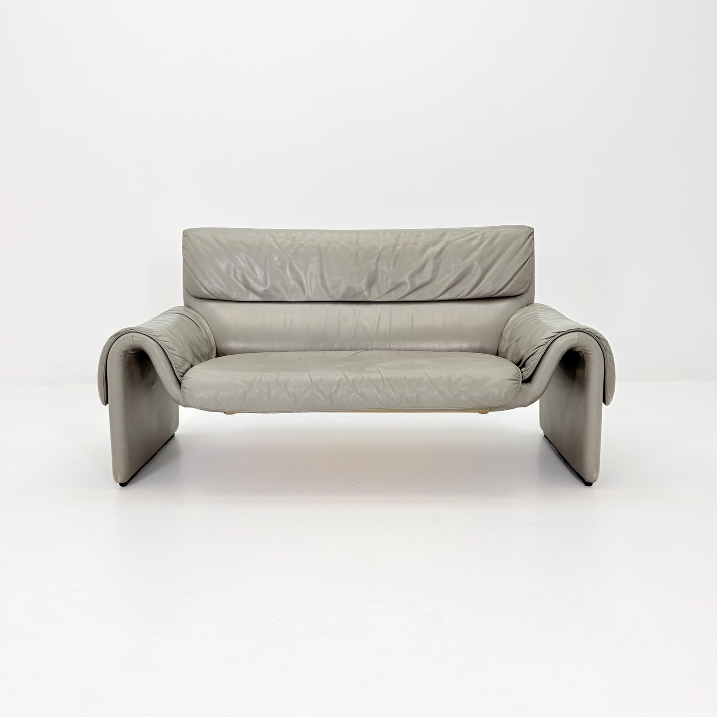 Mid-Century De Sede DS-2011/01 Gray leather 2 seats -sofa , 2011 Switzerland