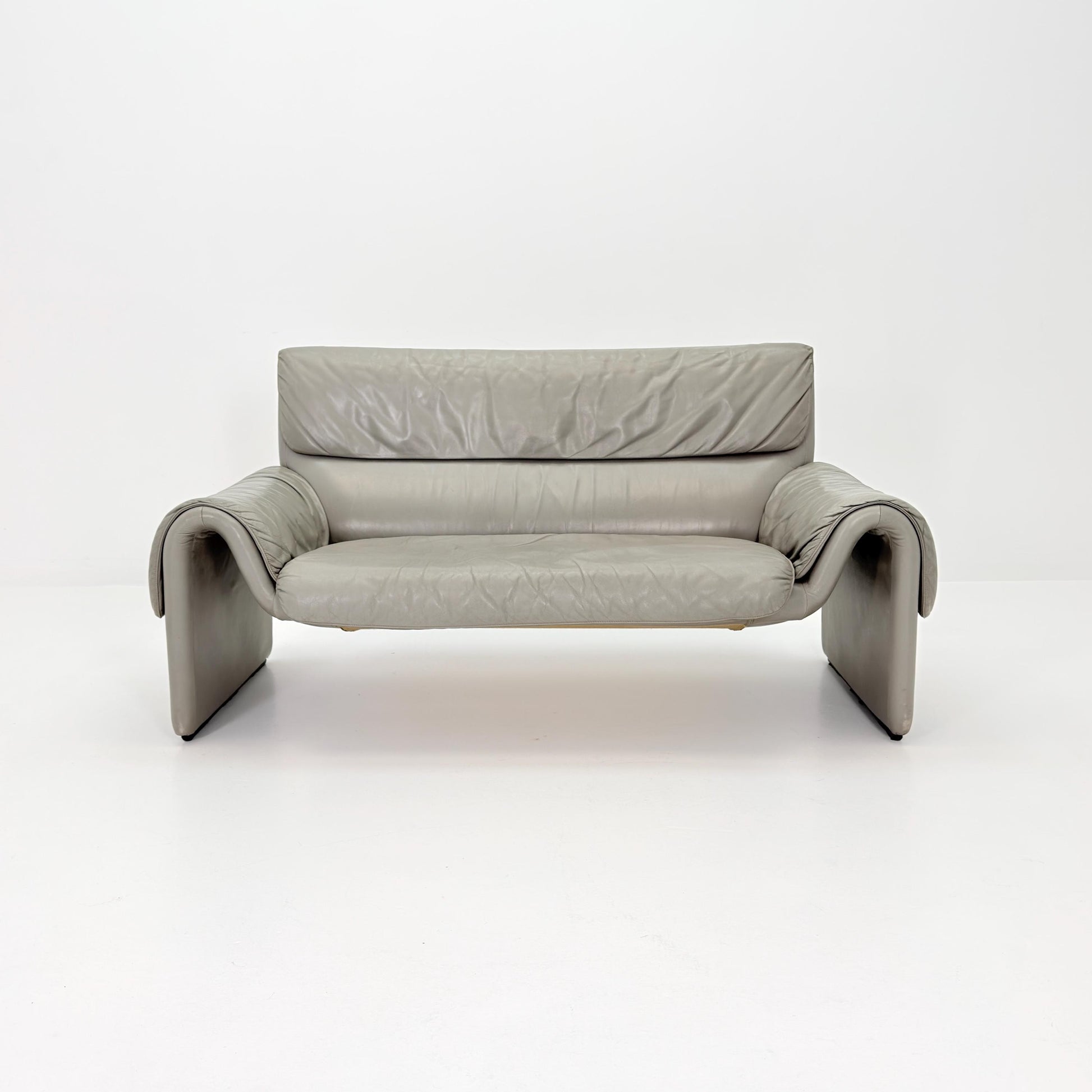 Mid-Century De Sede DS-2011/01 Gray leather 2 seats -sofa , 2011 Switzerland