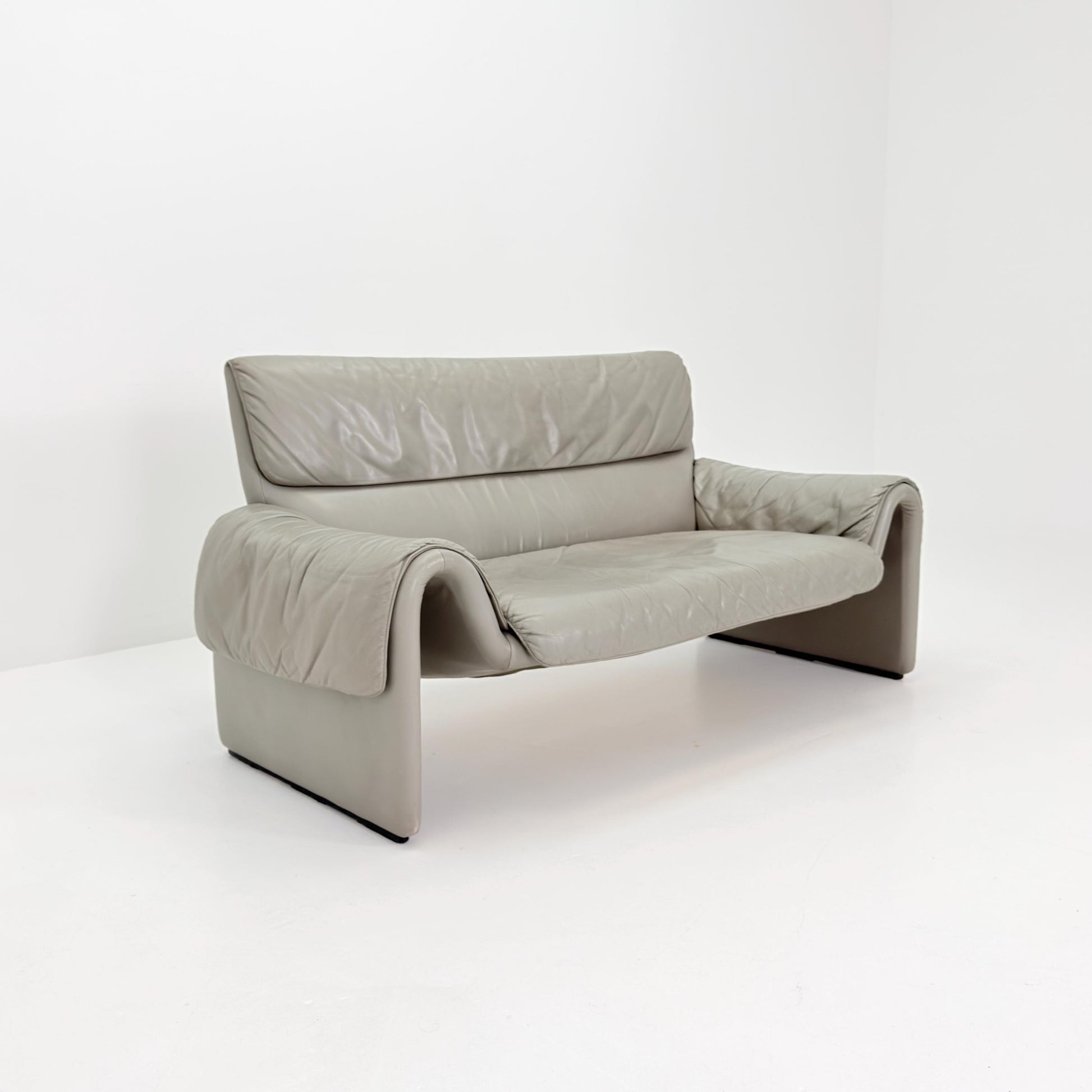 Mid-Century De Sede DS-2011/01 Gray leather 2 seats -sofa , 2011 Switzerland