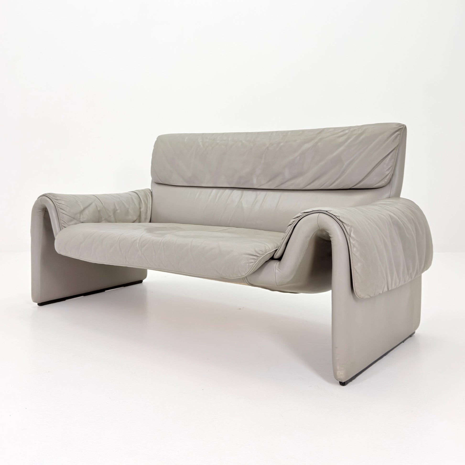 Mid-Century De Sede DS-2011/01 Gray leather 2 seats -sofa , 2011 Switzerland