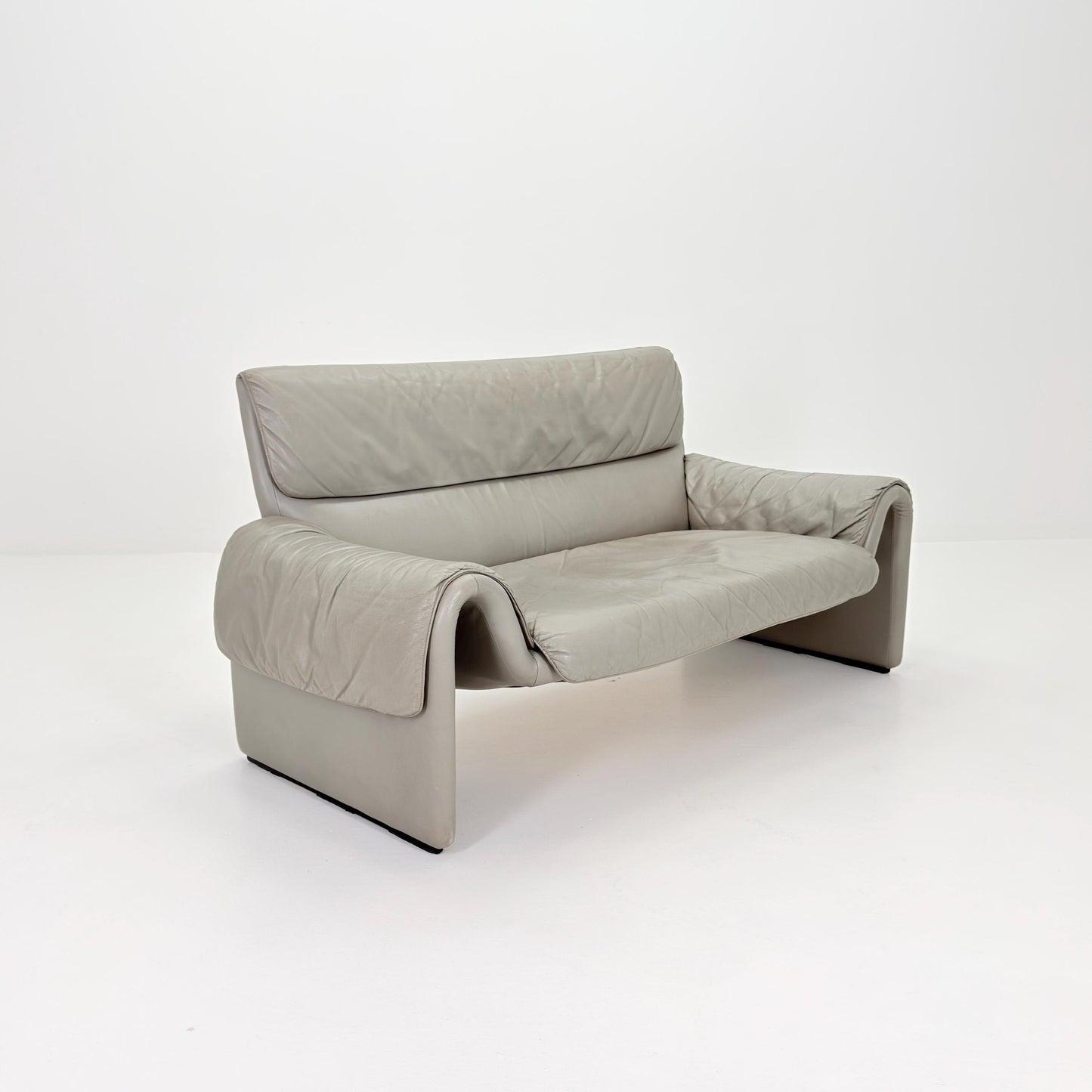 Mid-Century De Sede DS-2011/01 Gray leather 2 seats -sofa , 2011 Switzerland