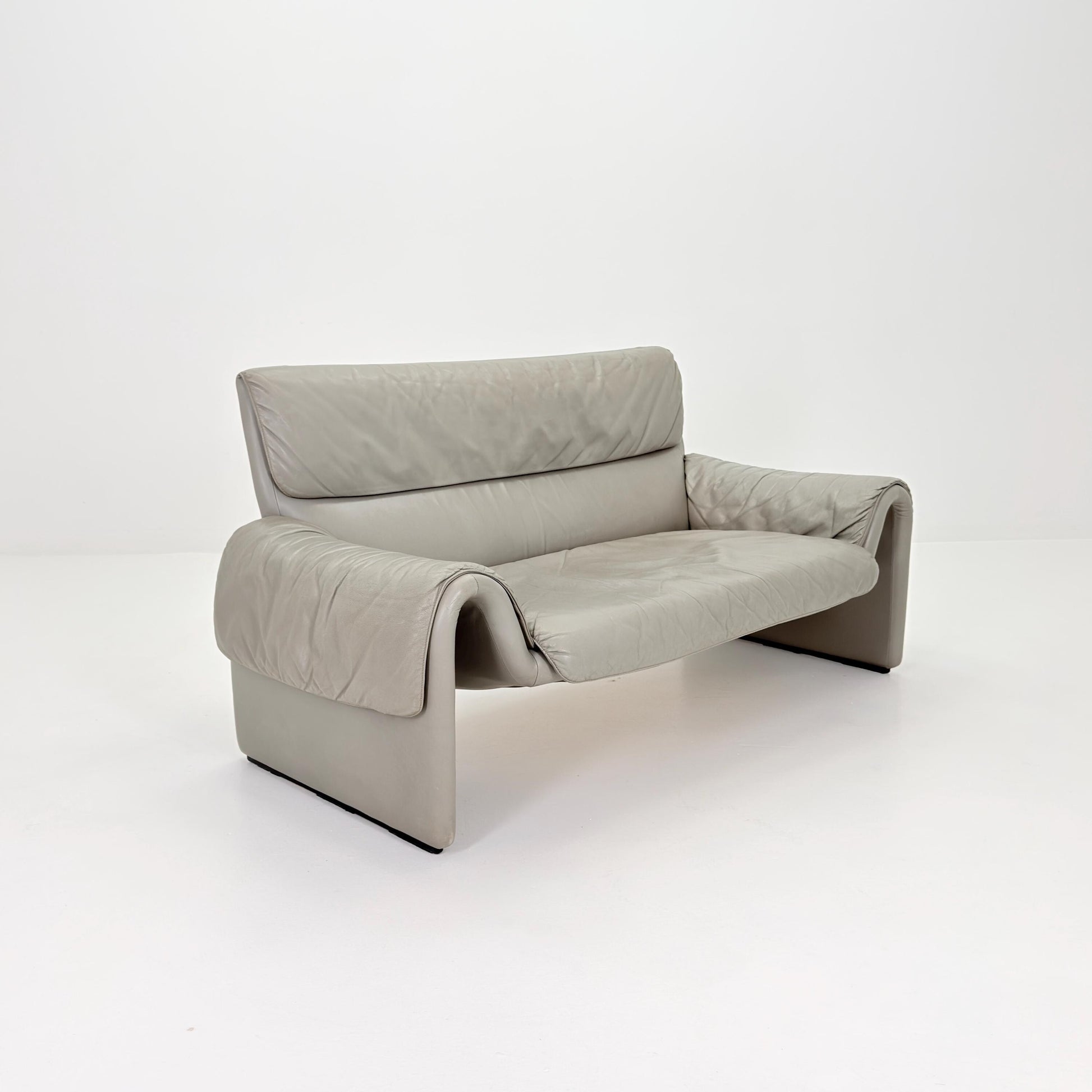Mid-Century De Sede DS-2011/01 Gray leather 2 seats -sofa , 2011 Switzerland