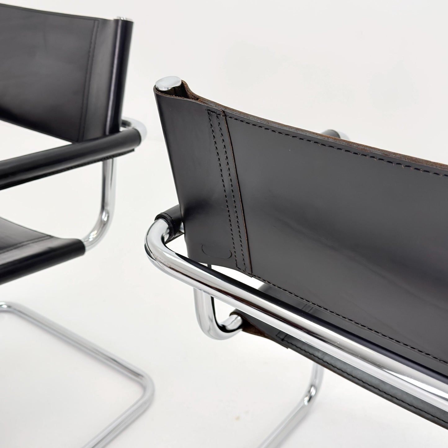 Set of 2 Mid century Bauhaus B34 black leather cantilevered chairs by Mart Stam for centro Studi italy 1980s