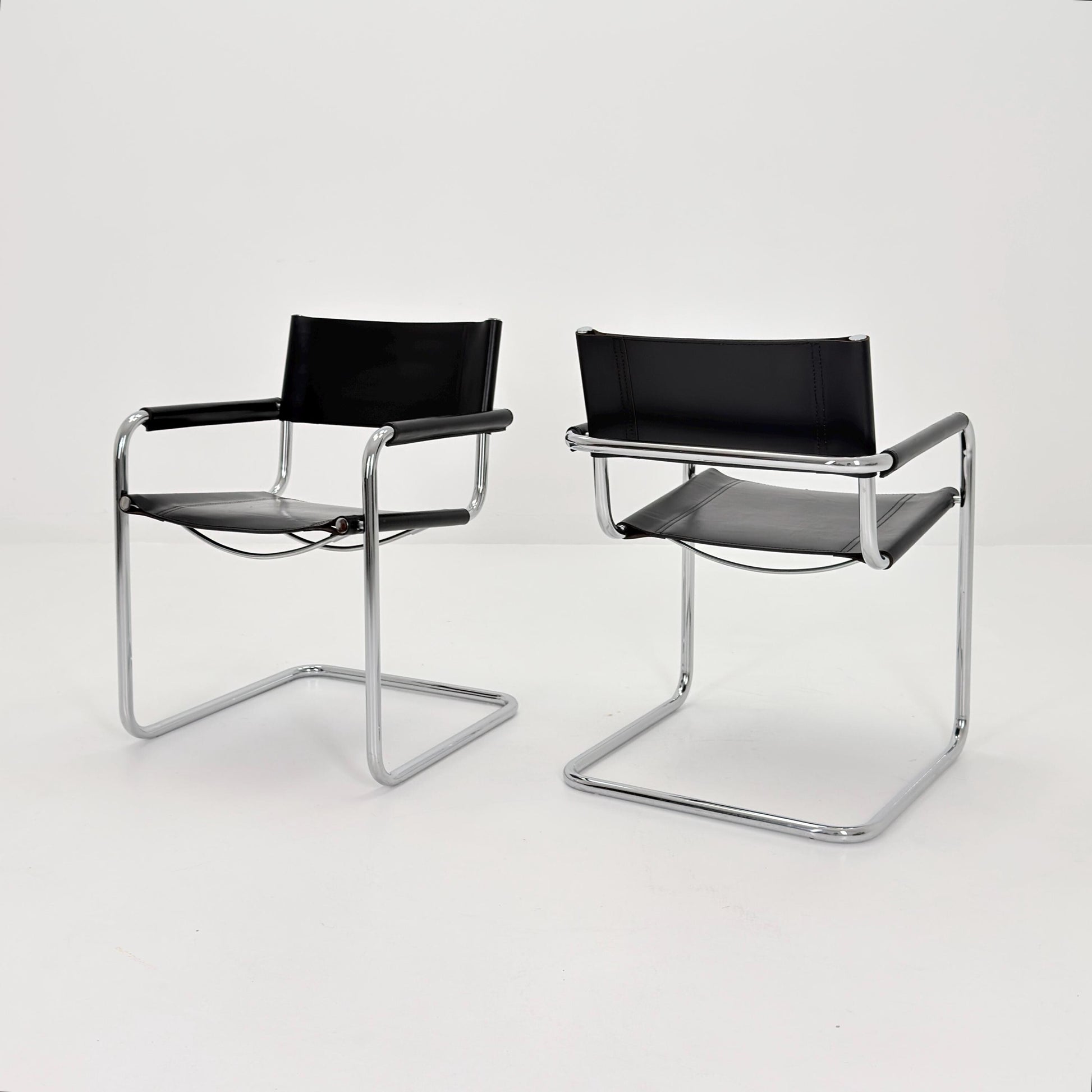 Set of 2 Mid century Bauhaus B34 black leather cantilevered chairs by Mart Stam for centro Studi italy 1980s