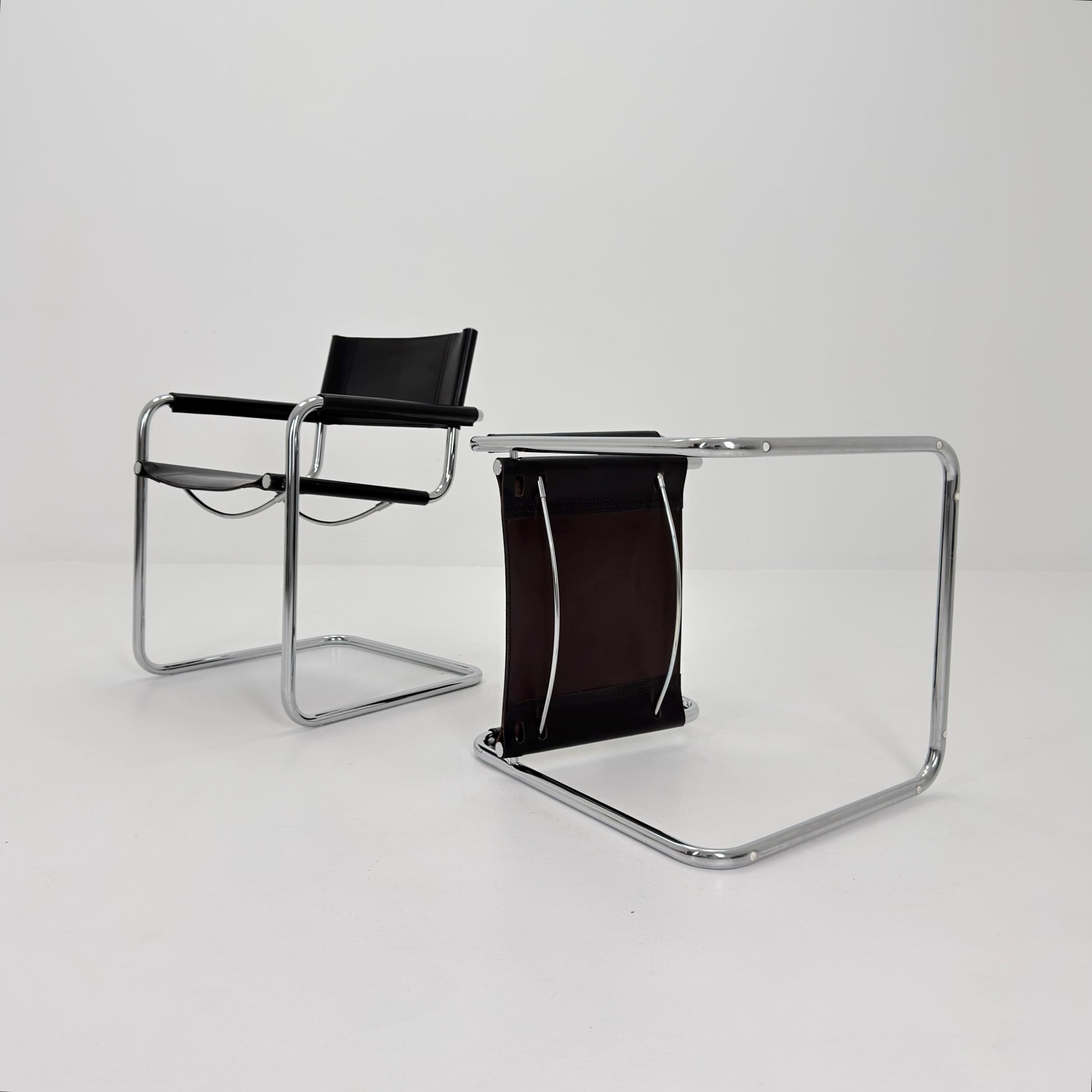 Set of 2 Mid century Bauhaus B34 black leather cantilevered chairs by Mart Stam for centro Studi italy 1980s