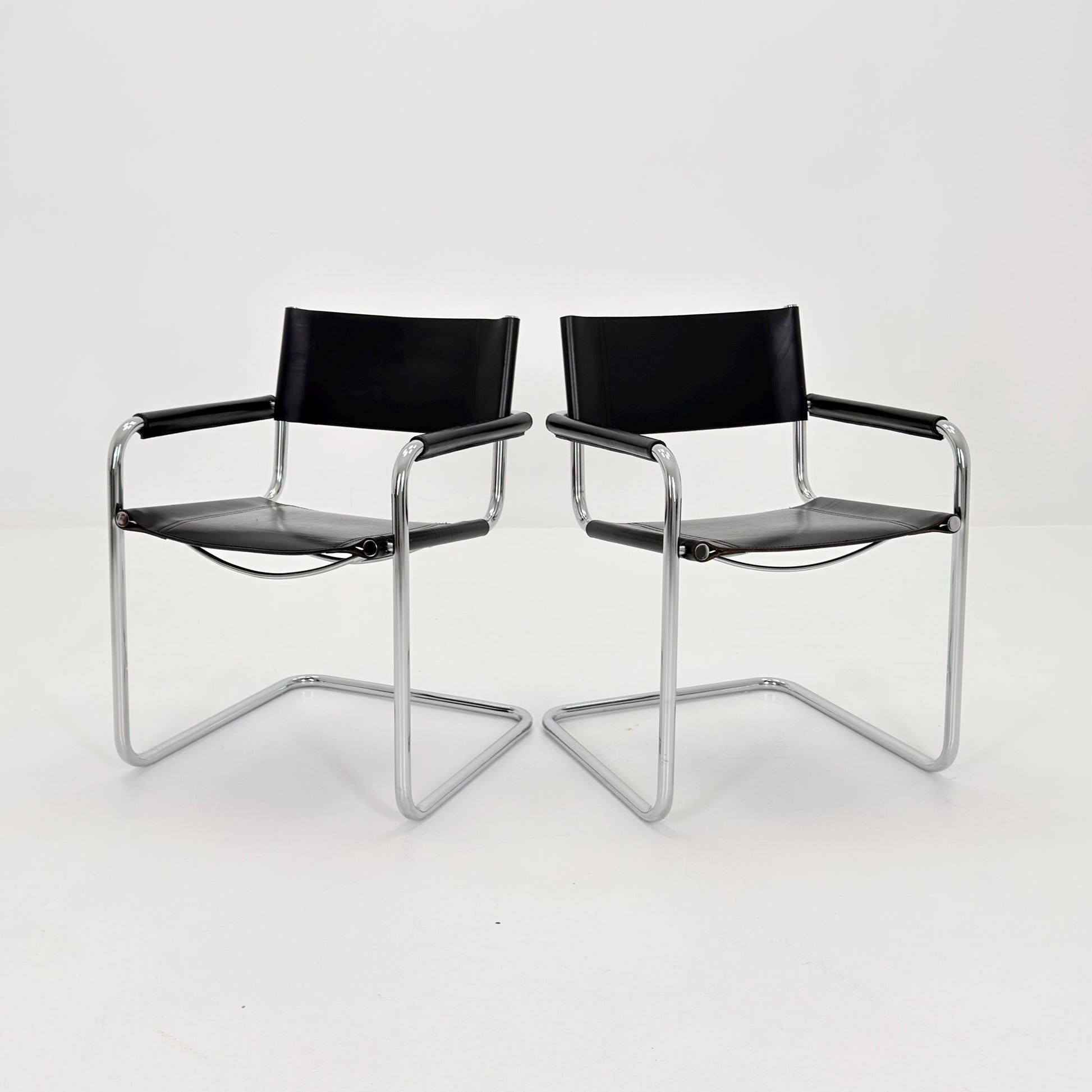 Set of 2 Mid century Bauhaus B34 black leather cantilevered chairs by Mart Stam for centro Studi italy 1980s
