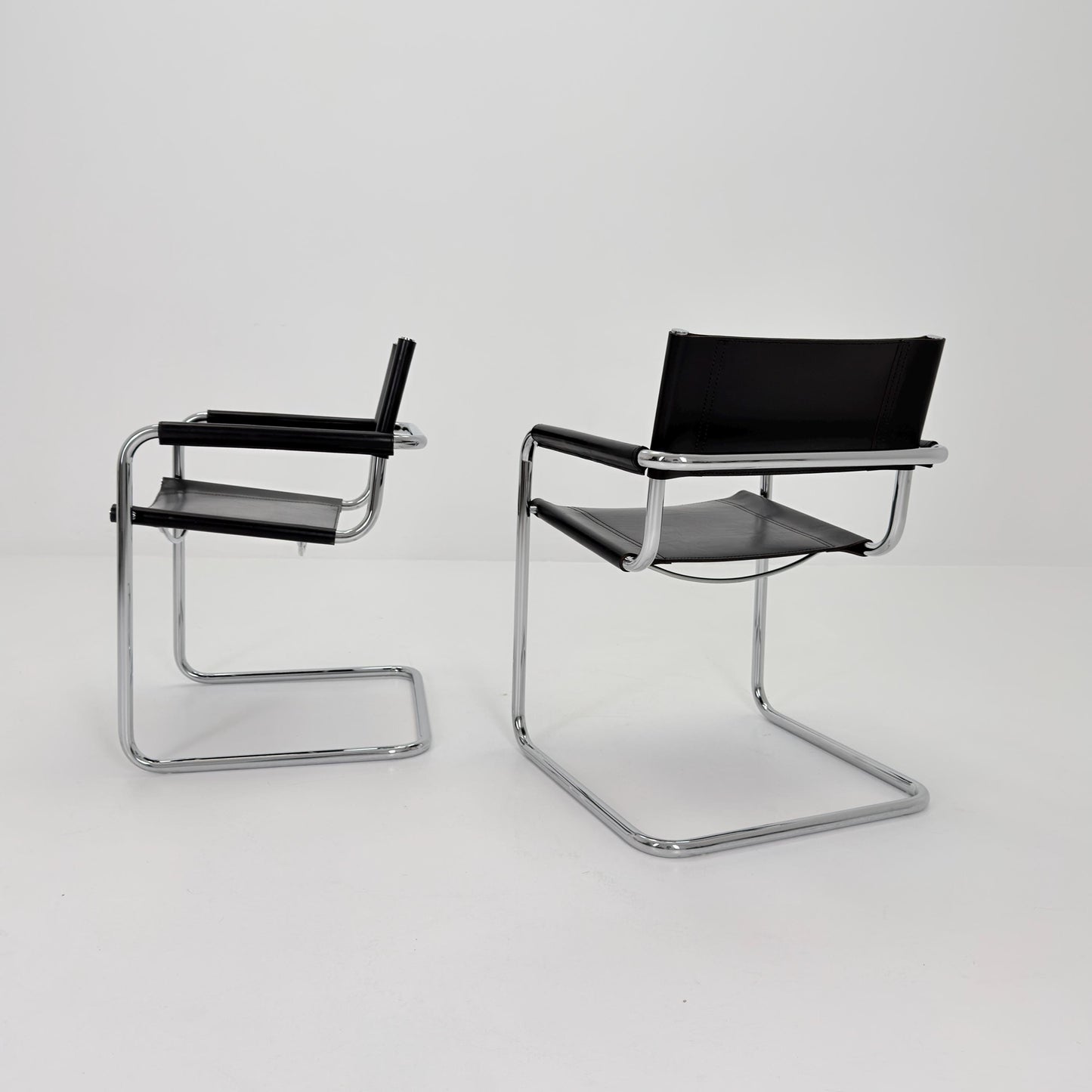 Set of 2 Mid century Bauhaus B34 black leather cantilevered chairs by Mart Stam for centro Studi italy 1980s