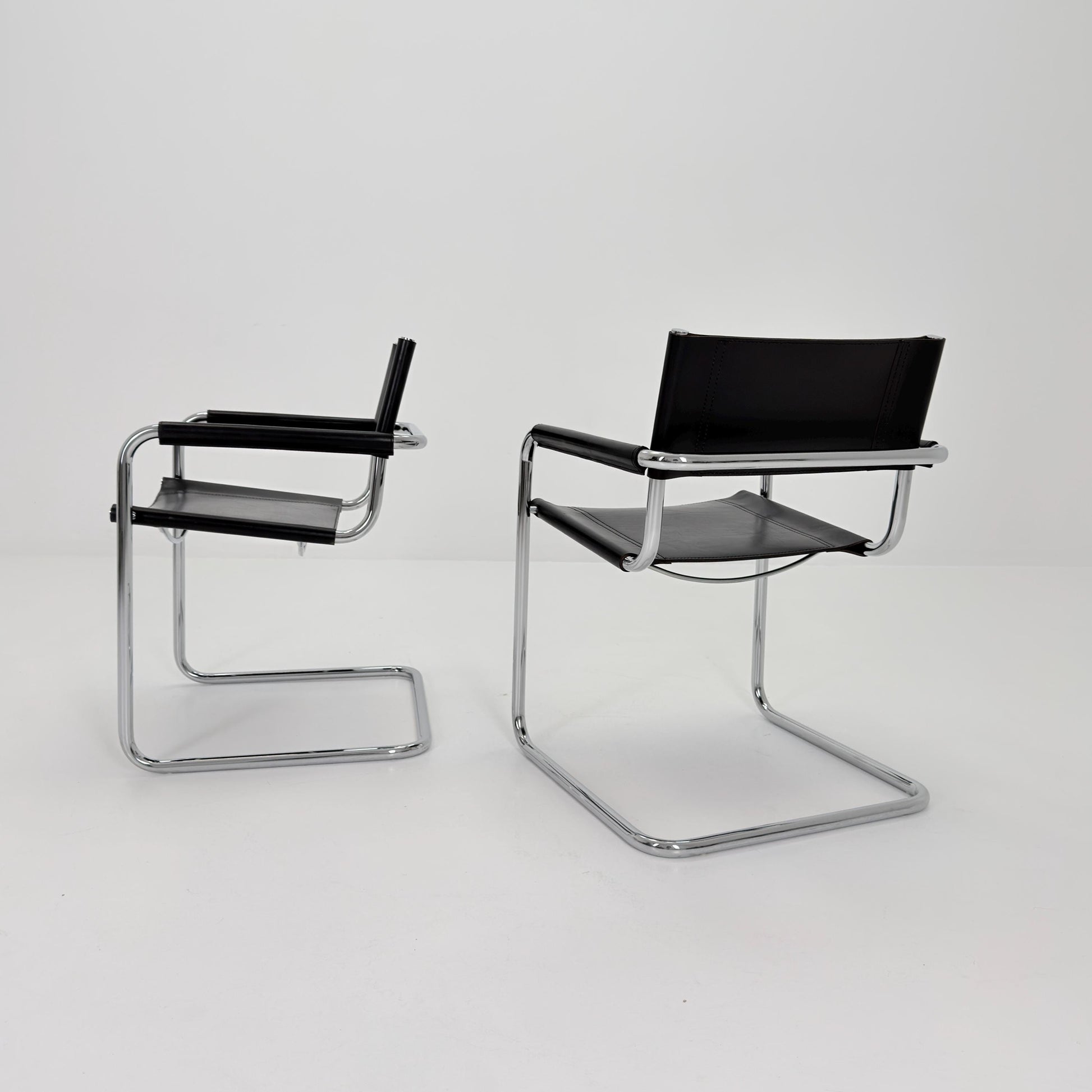 Set of 2 Mid century Bauhaus B34 black leather cantilevered chairs by Mart Stam for centro Studi italy 1980s