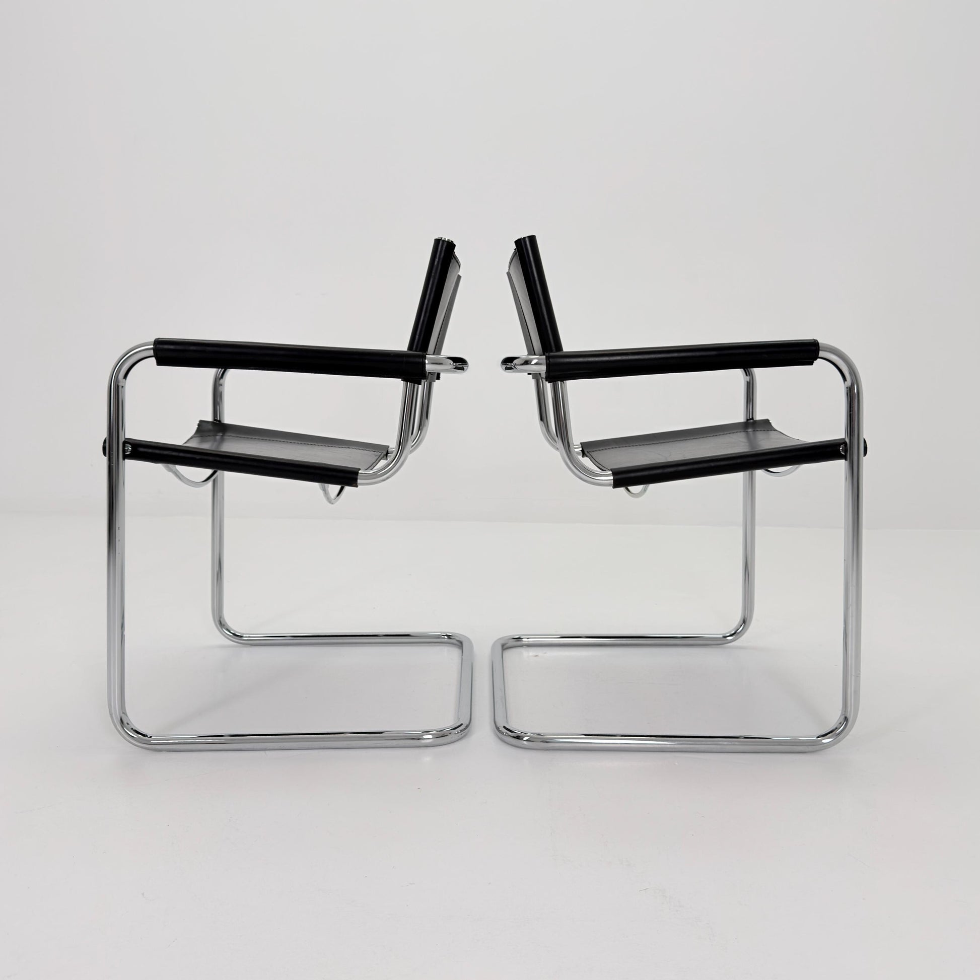 Set of 2 Mid century Bauhaus B34 black leather cantilevered chairs by Mart Stam for centro Studi italy 1980s
