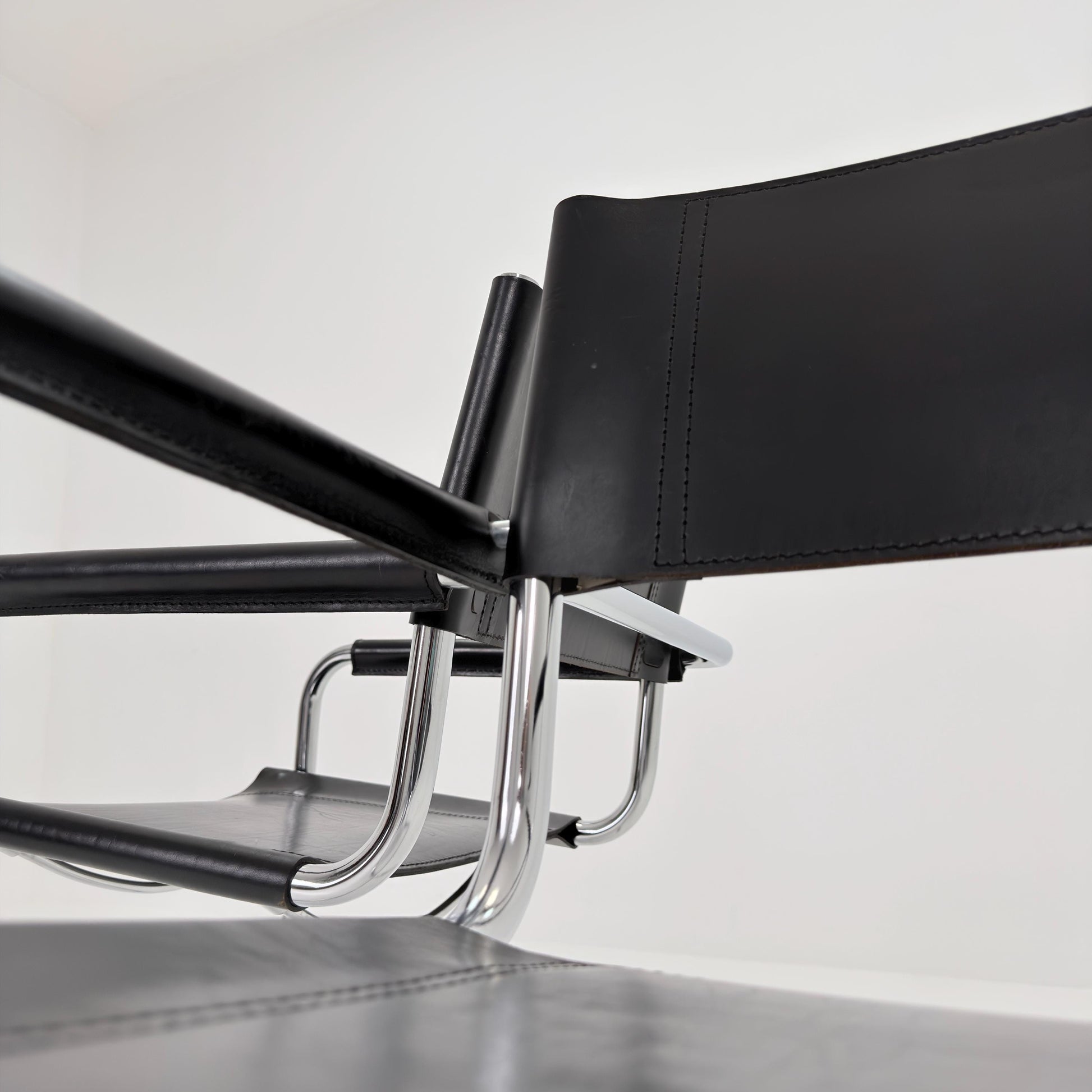 Set of 2 Mid century Bauhaus B34 black leather cantilevered chairs by Mart Stam for centro Studi italy 1980s