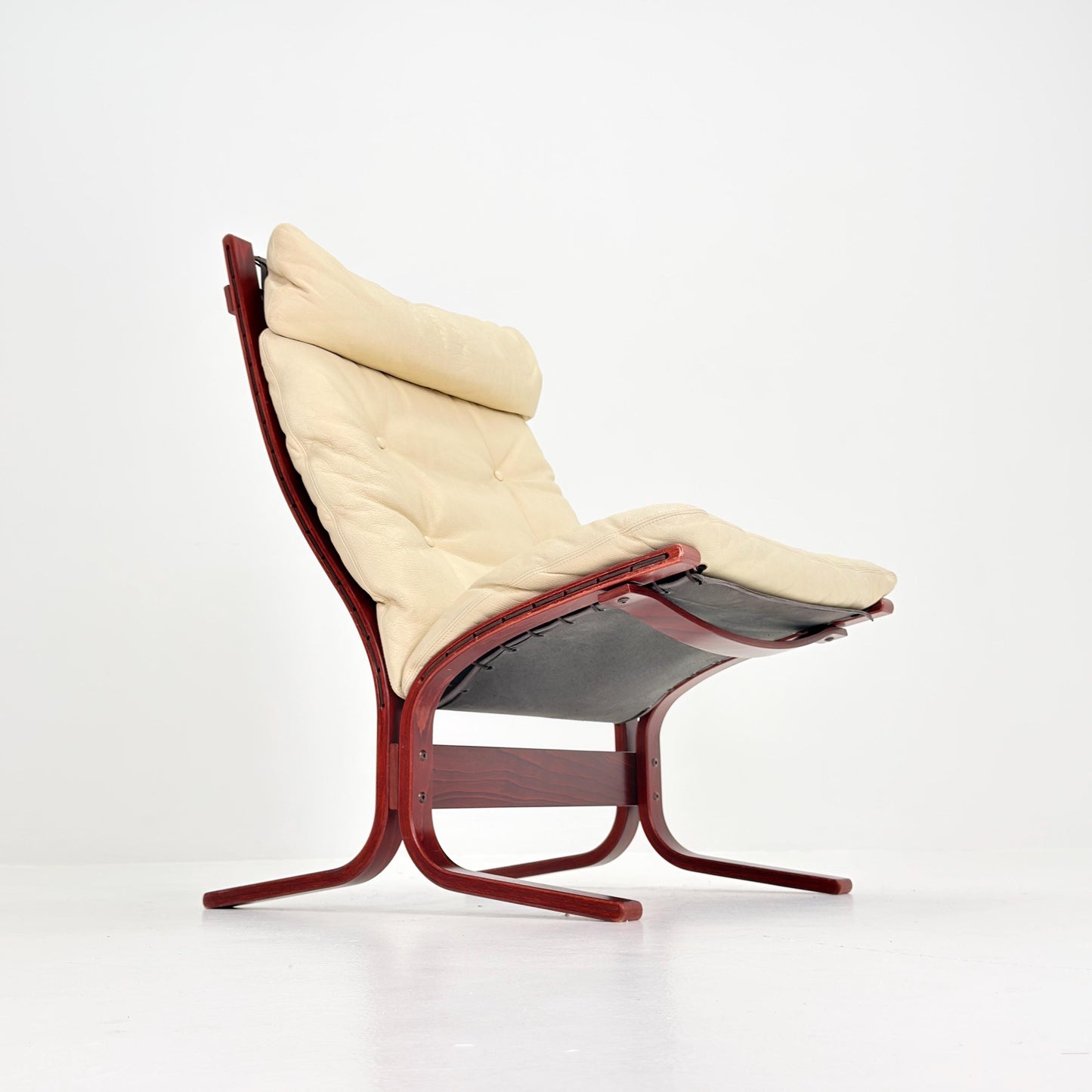 Mid century armchair “Siesta” and ottoman cream white leather by Ingmar Relling, Westnofa Furniture, Norway 1970s
