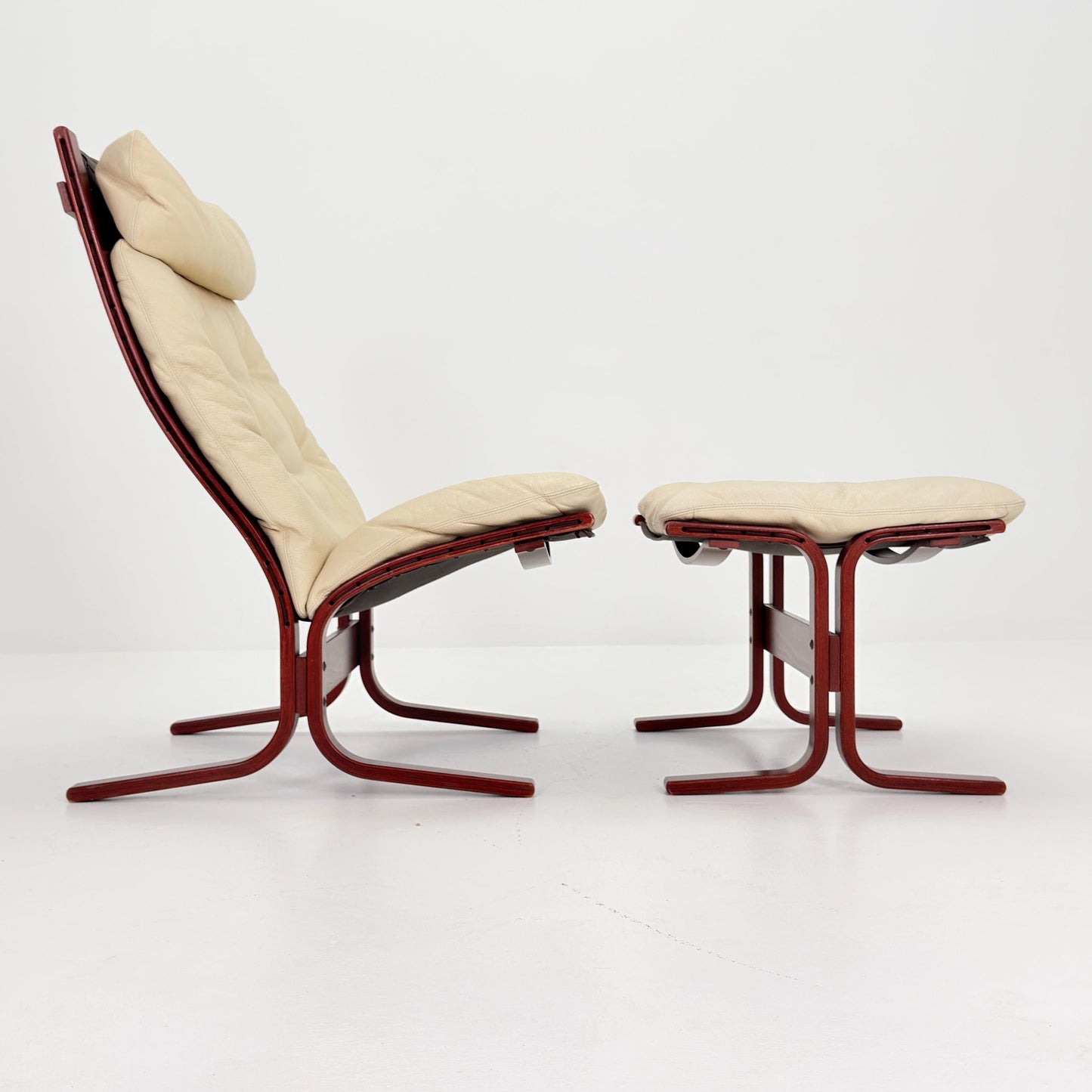 Mid century armchair “Siesta” and ottoman cream white leather by Ingmar Relling, Westnofa Furniture, Norway 1970s