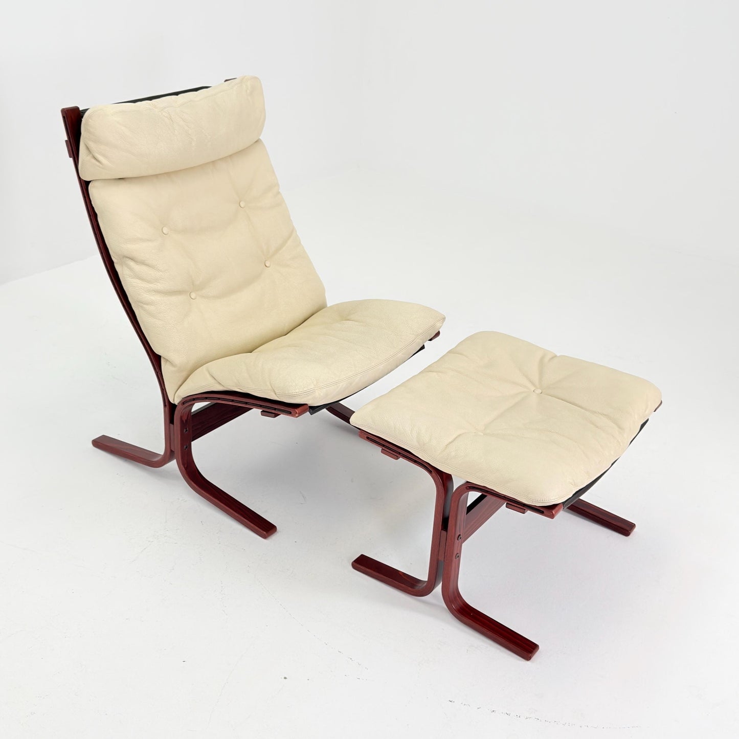 Mid century armchair “Siesta” and ottoman cream white leather by Ingmar Relling, Westnofa Furniture, Norway 1970s