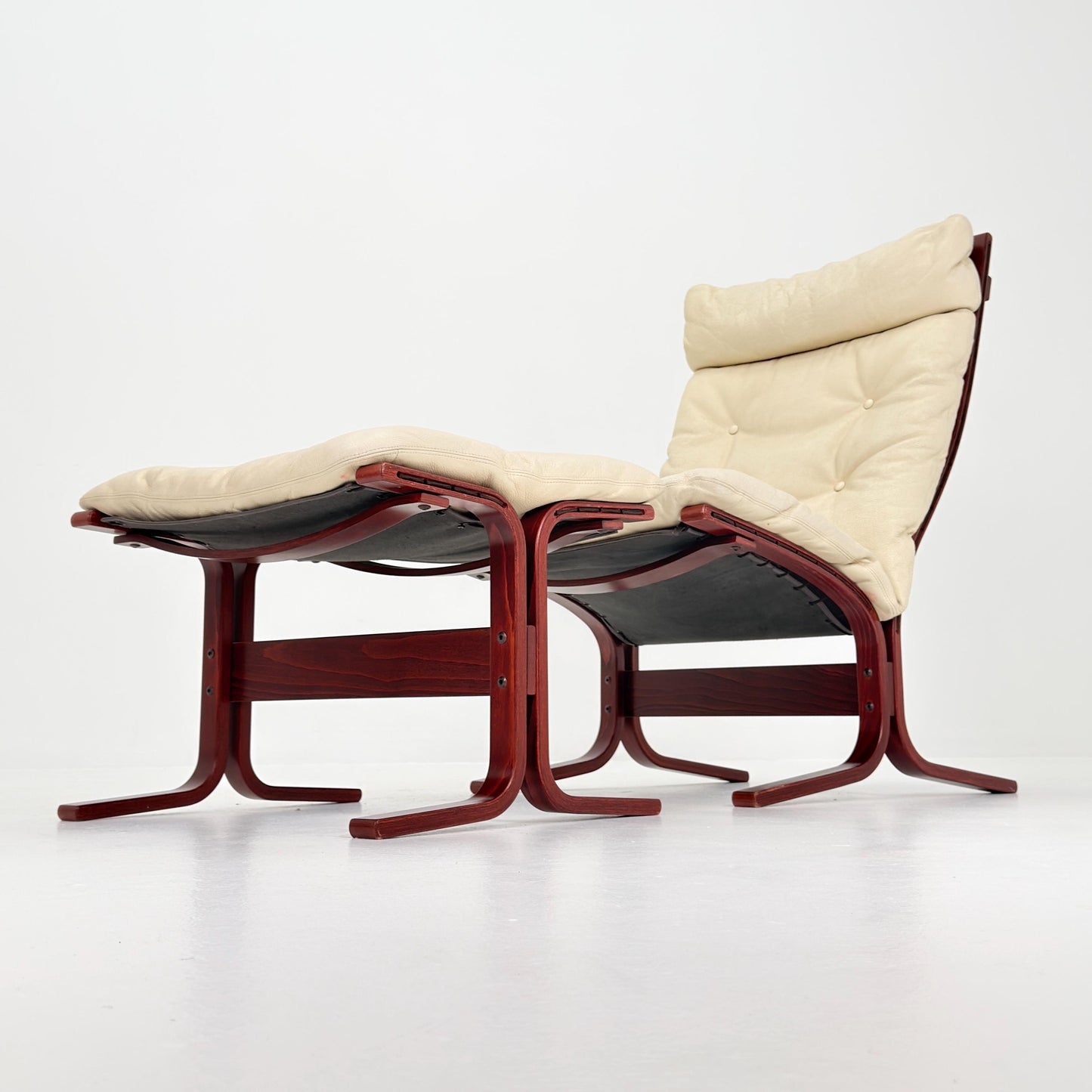 Mid century armchair “Siesta” and ottoman cream white leather by Ingmar Relling, Westnofa Furniture, Norway 1970s