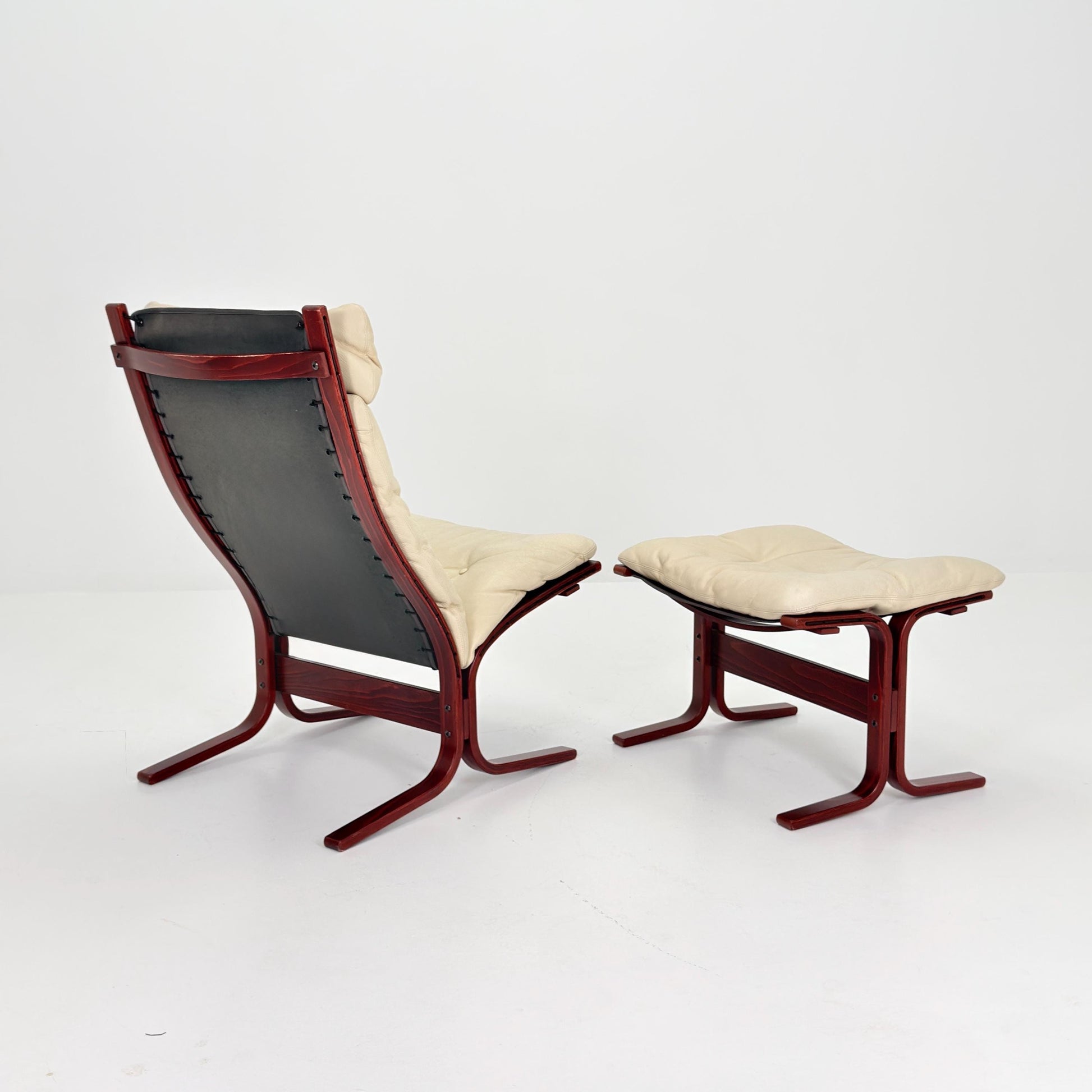 Mid century armchair “Siesta” and ottoman cream white leather by Ingmar Relling, Westnofa Furniture, Norway 1970s