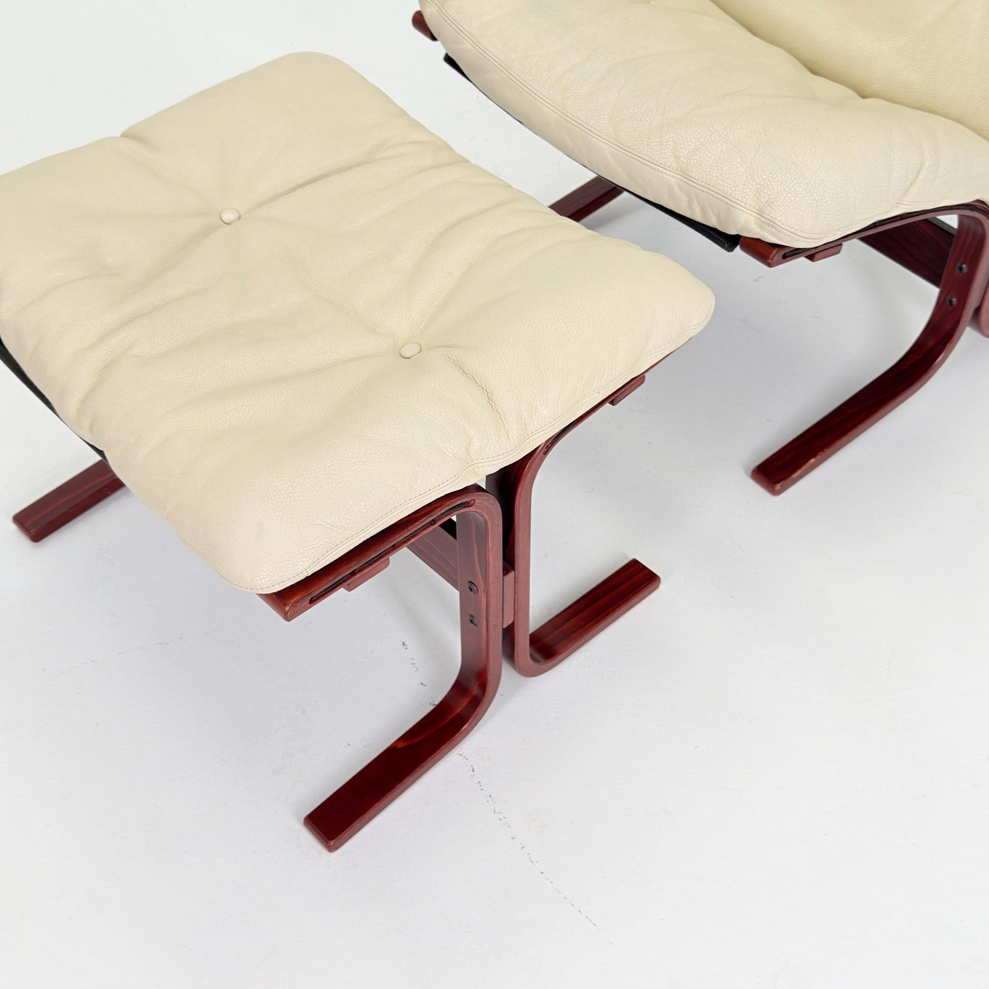Mid century armchair “Siesta” and ottoman cream white leather by Ingmar Relling, Westnofa Furniture, Norway 1970s