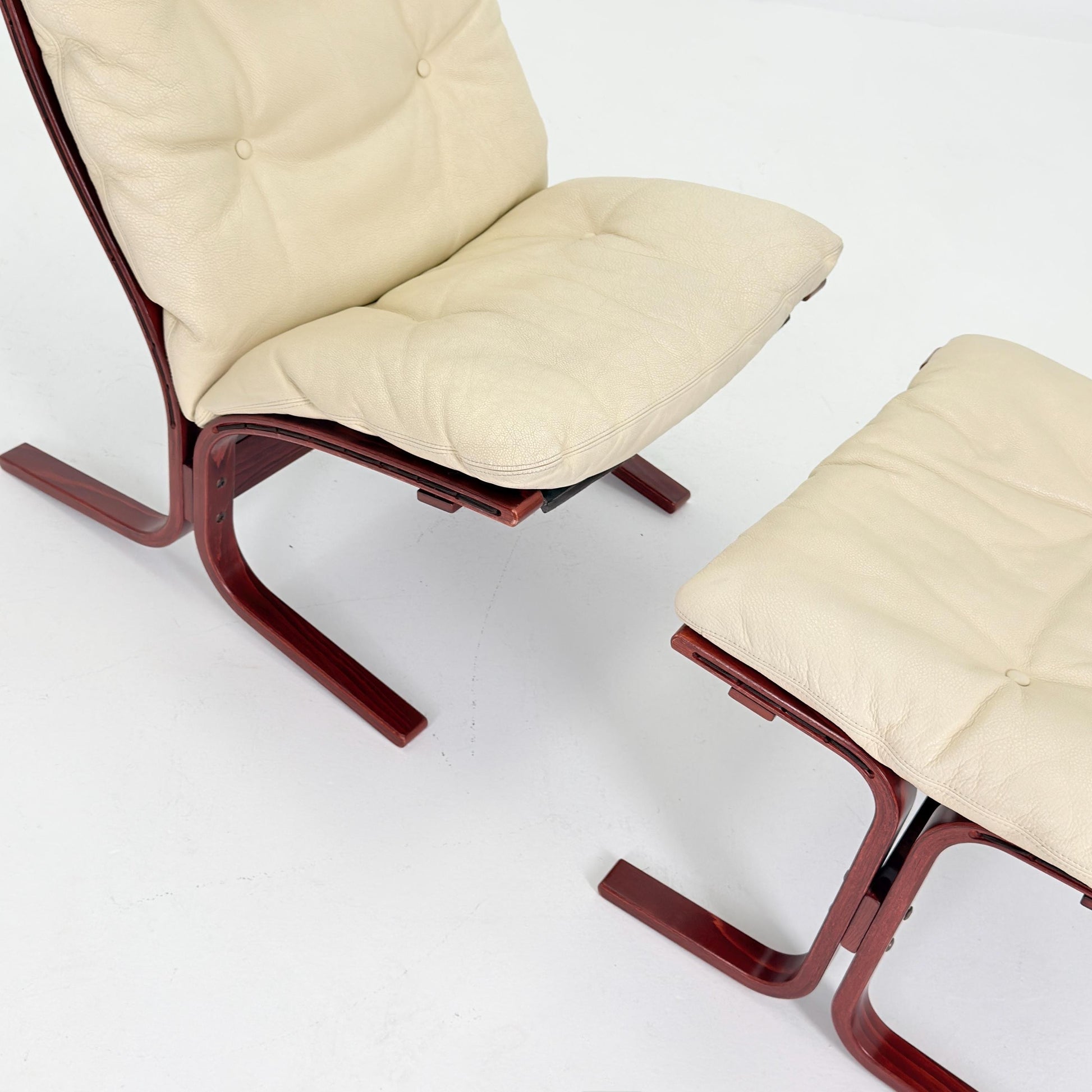 Mid century armchair “Siesta” and ottoman cream white leather by Ingmar Relling, Westnofa Furniture, Norway 1970s
