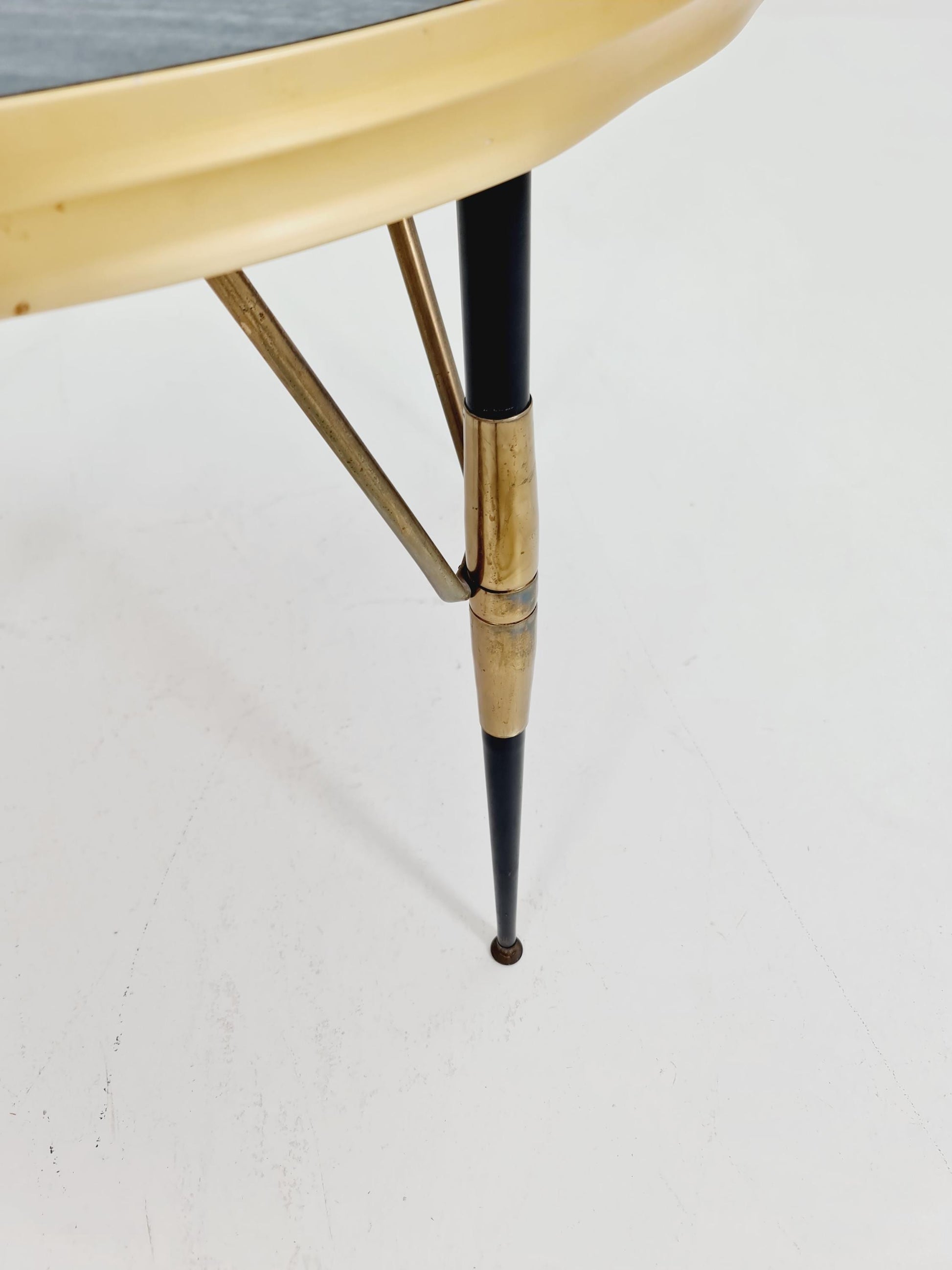 Dining vintage table extendable from the 50s