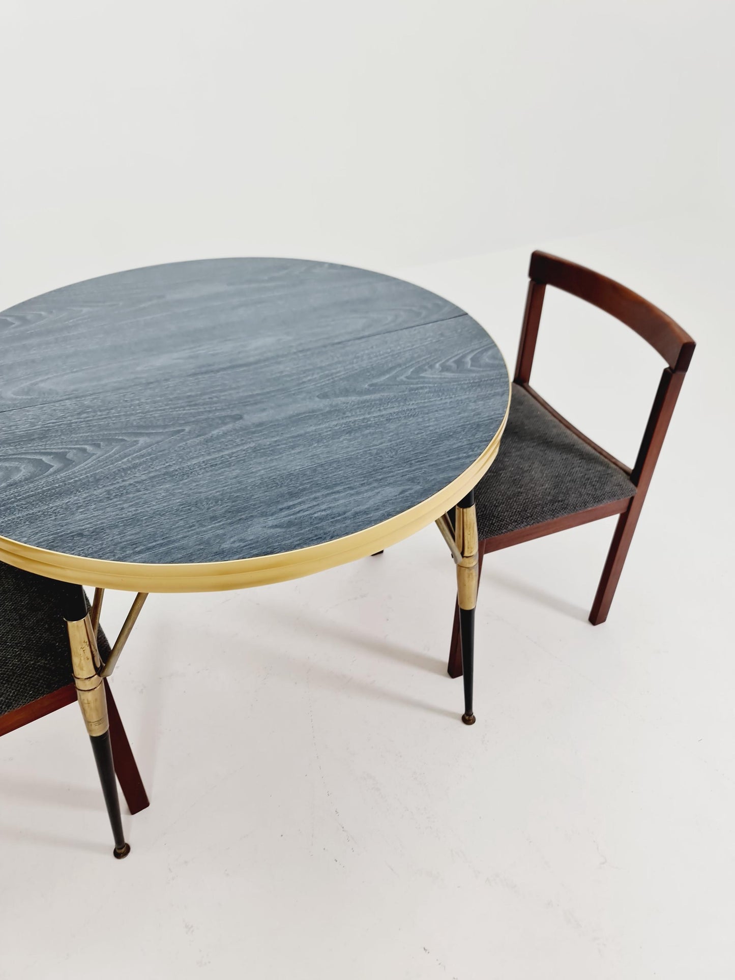 Dining vintage table extendable from the 50s