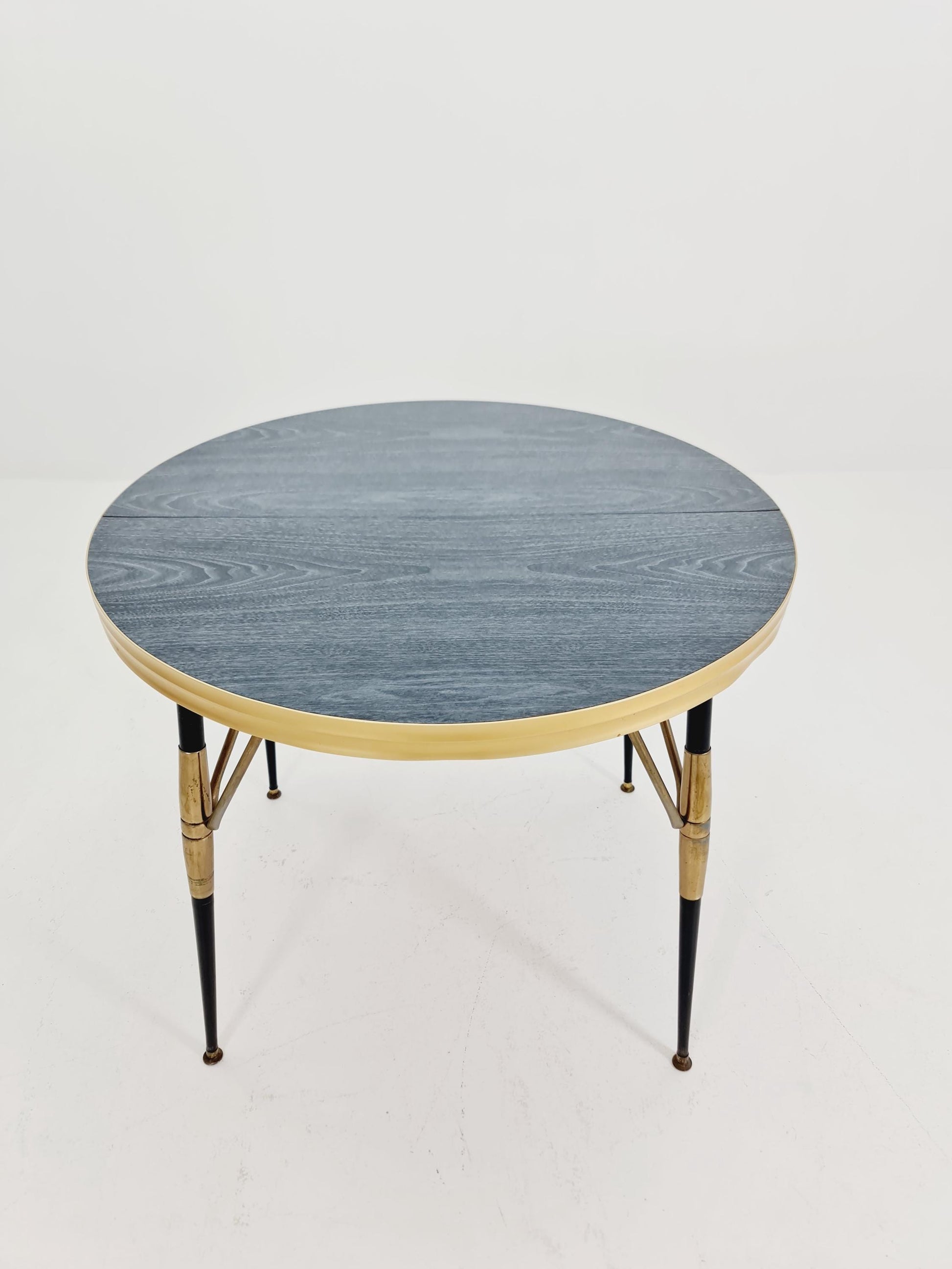 Dining vintage table extendable from the 50s