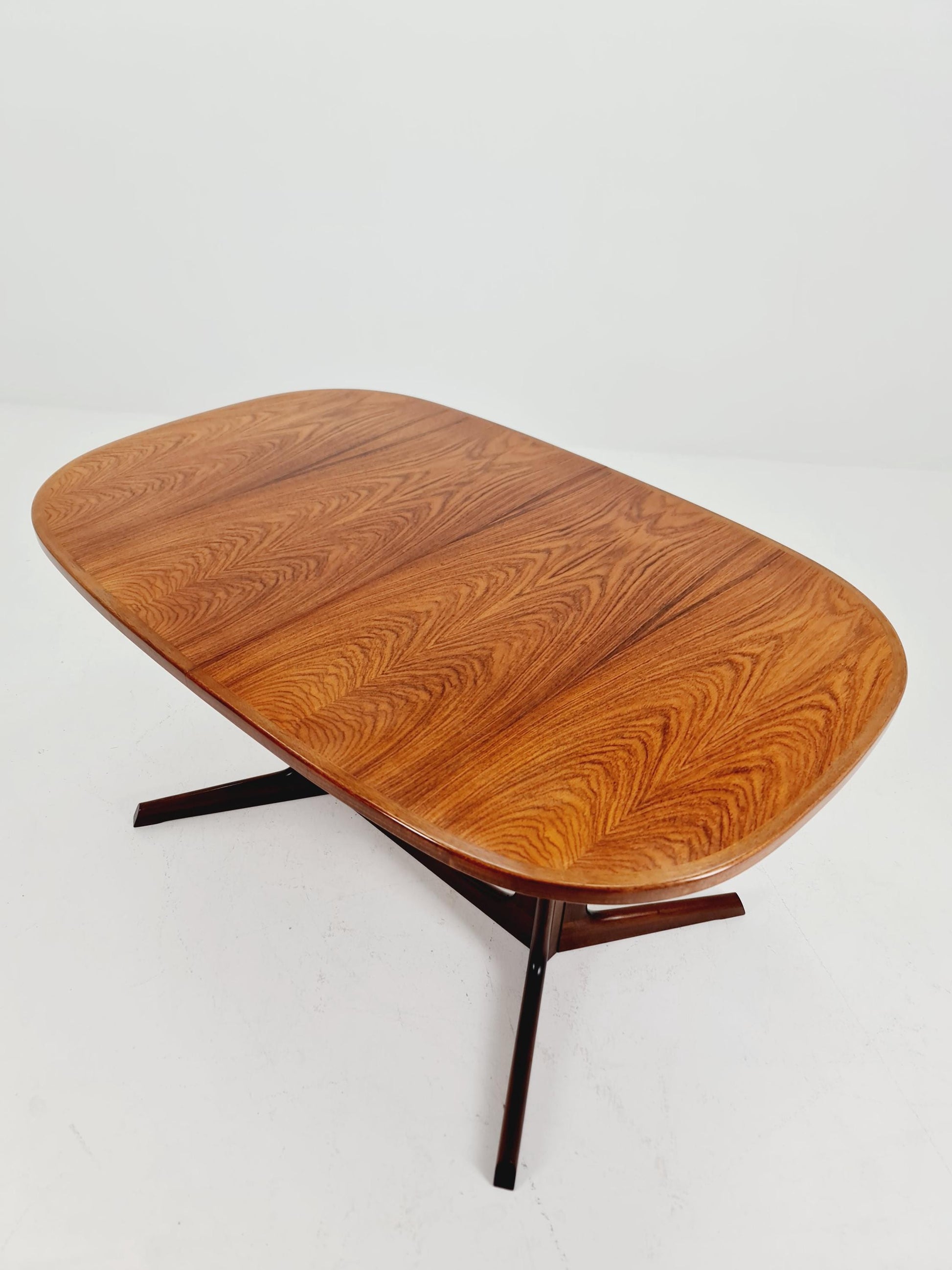 Vintage Danish Rosewood Oval Dining table by Gudme Möbelfabrik A/S , 1960s