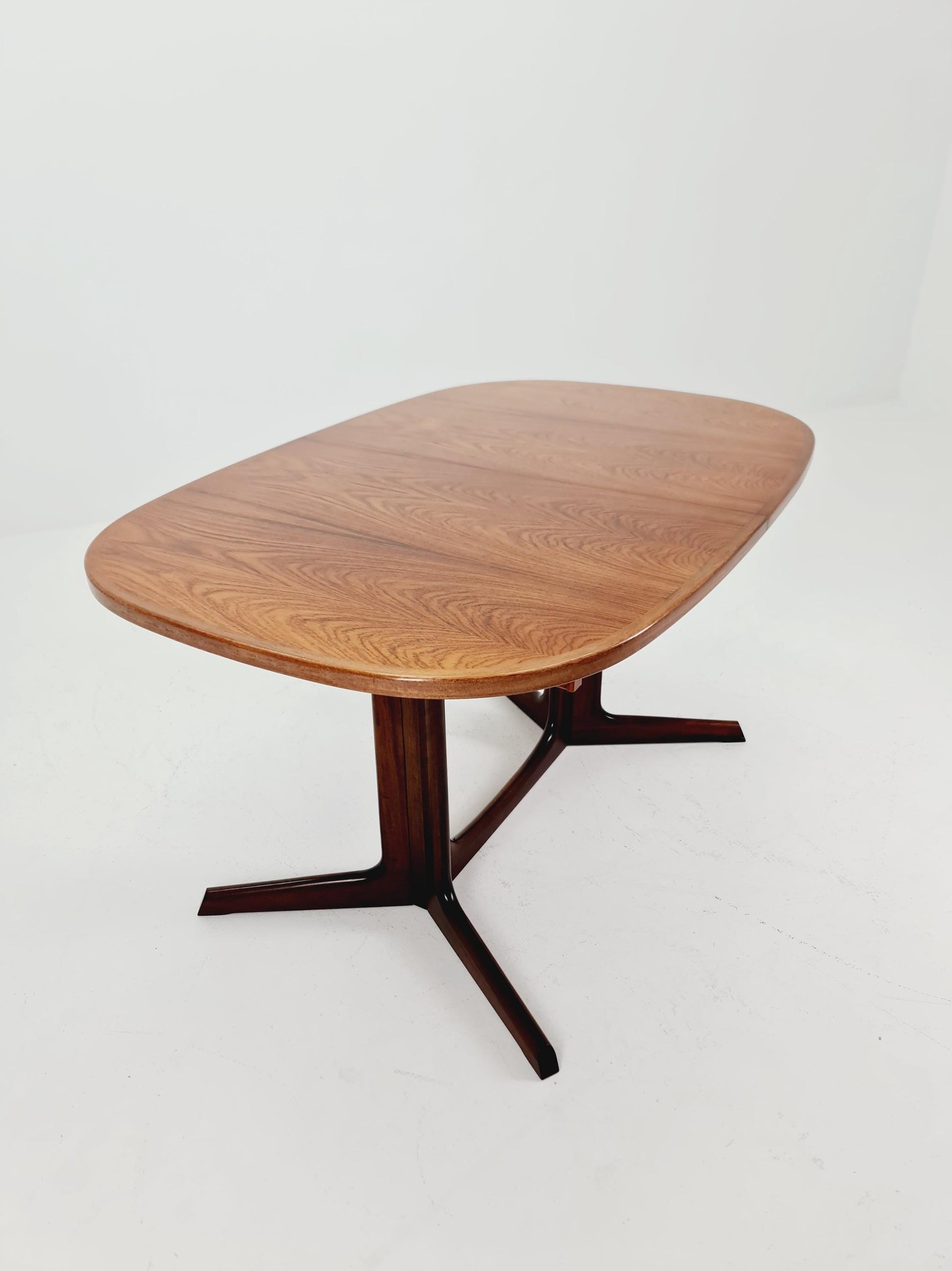 Vintage Danish Rosewood Oval Dining table by Gudme Möbelfabrik A/S , 1960s