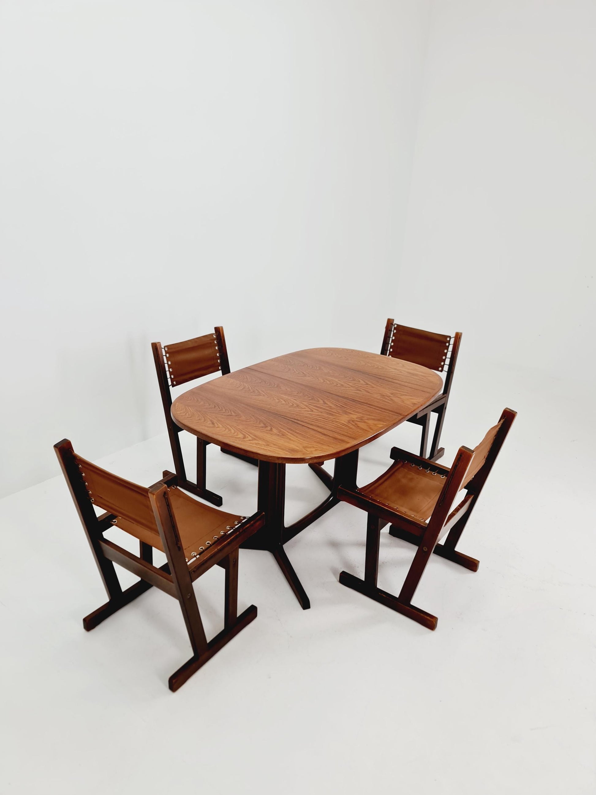 Vintage Danish Rosewood Oval Dining table by Gudme Möbelfabrik A/S , 1960s