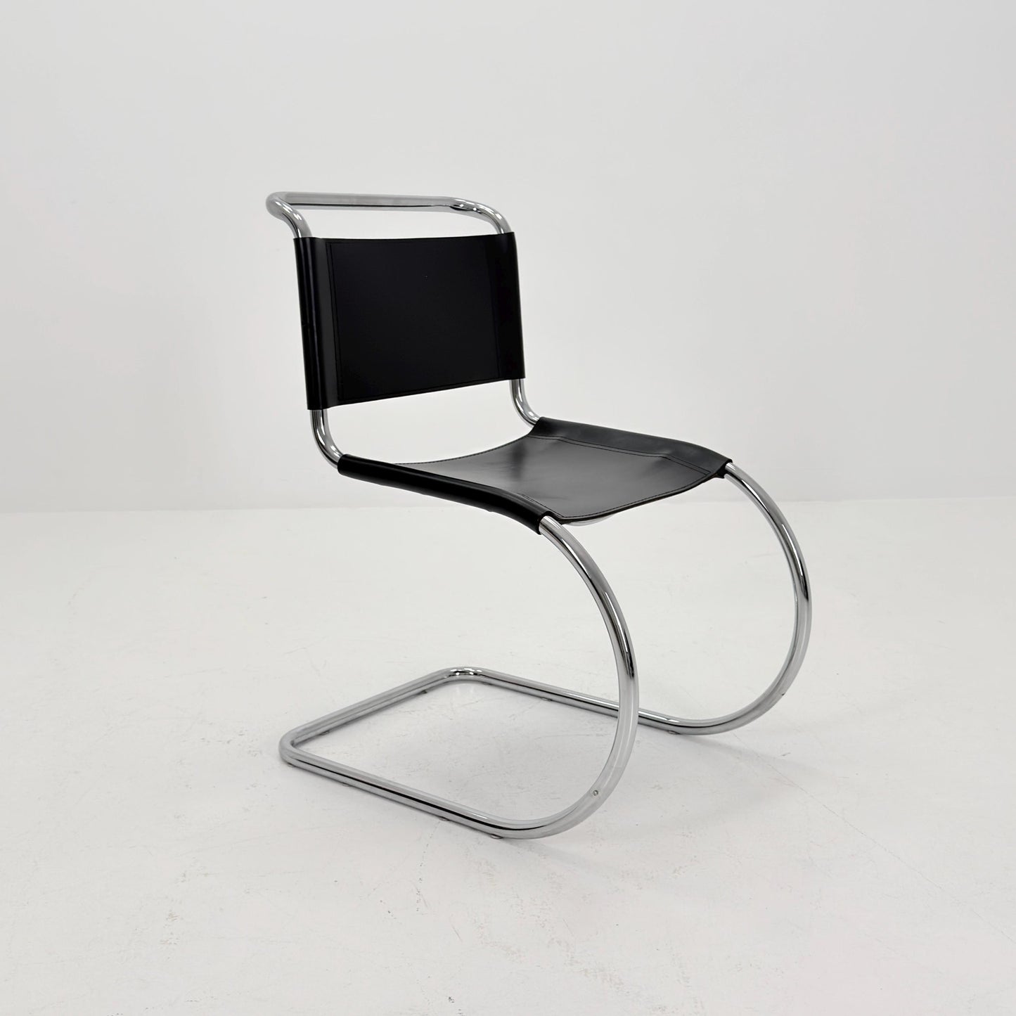 Mid century Bauhaus MR10 lounge black leather chair design by Ludwig Mies van der Rohe , 1980s Italy
