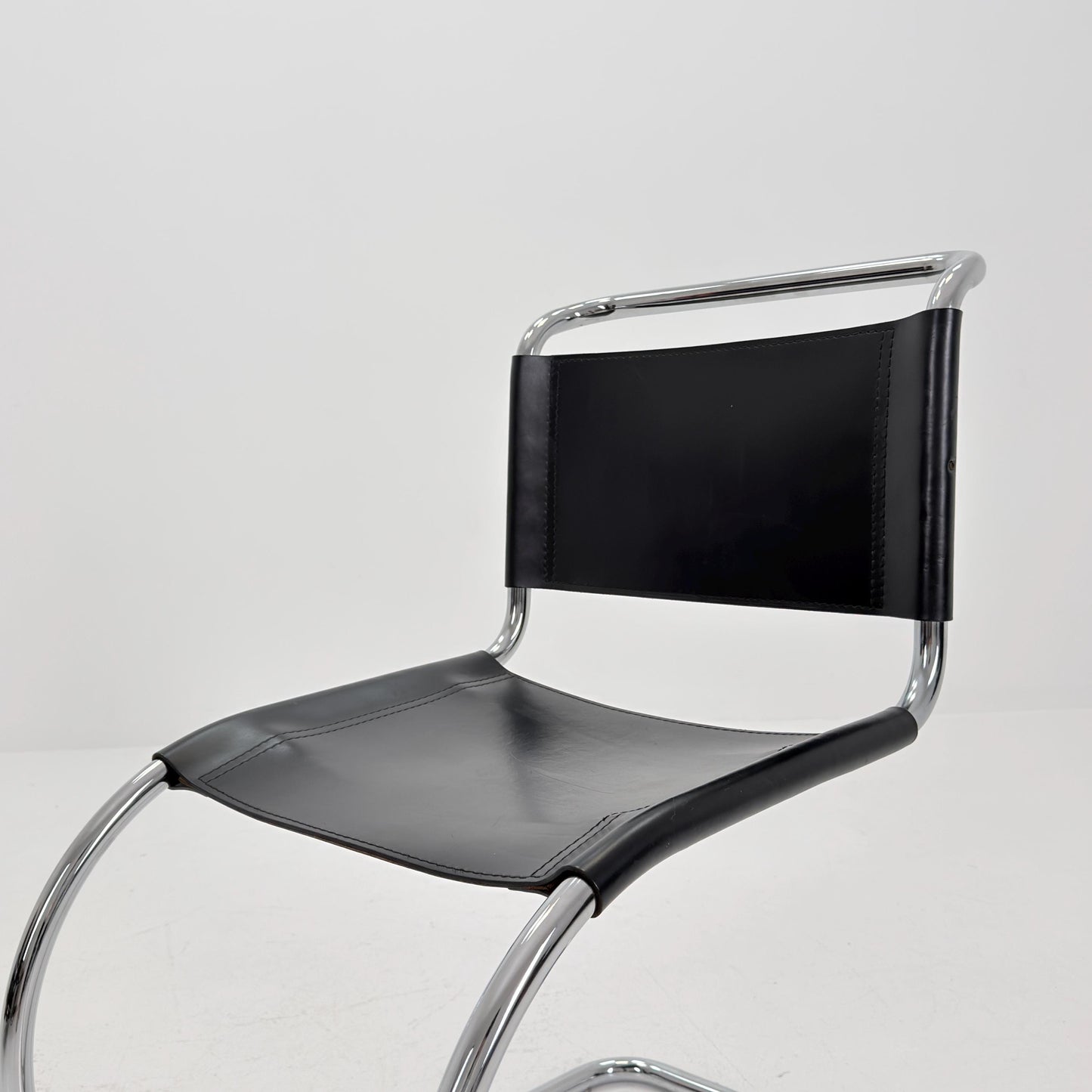 Mid century Bauhaus MR10 lounge black leather chair design by Ludwig Mies van der Rohe , 1980s Italy