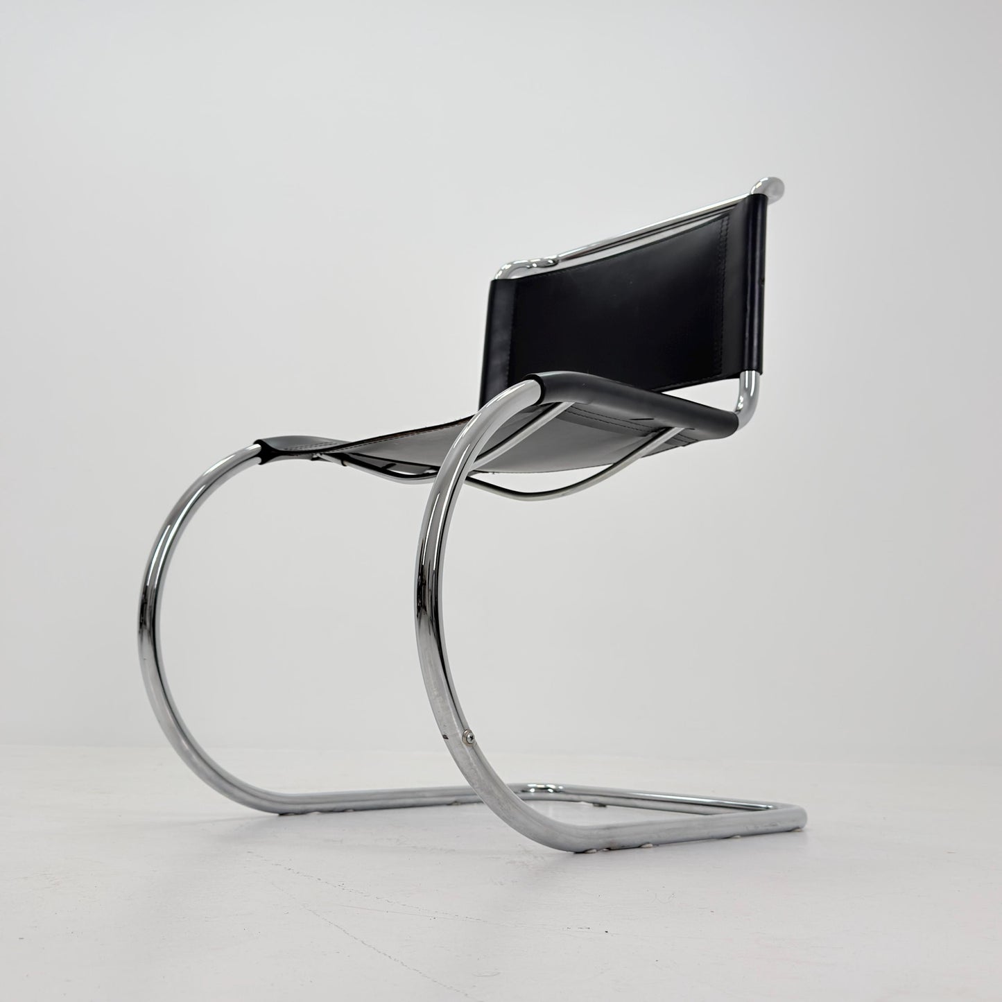 Mid century Bauhaus MR10 lounge black leather chair design by Ludwig Mies van der Rohe , 1980s Italy