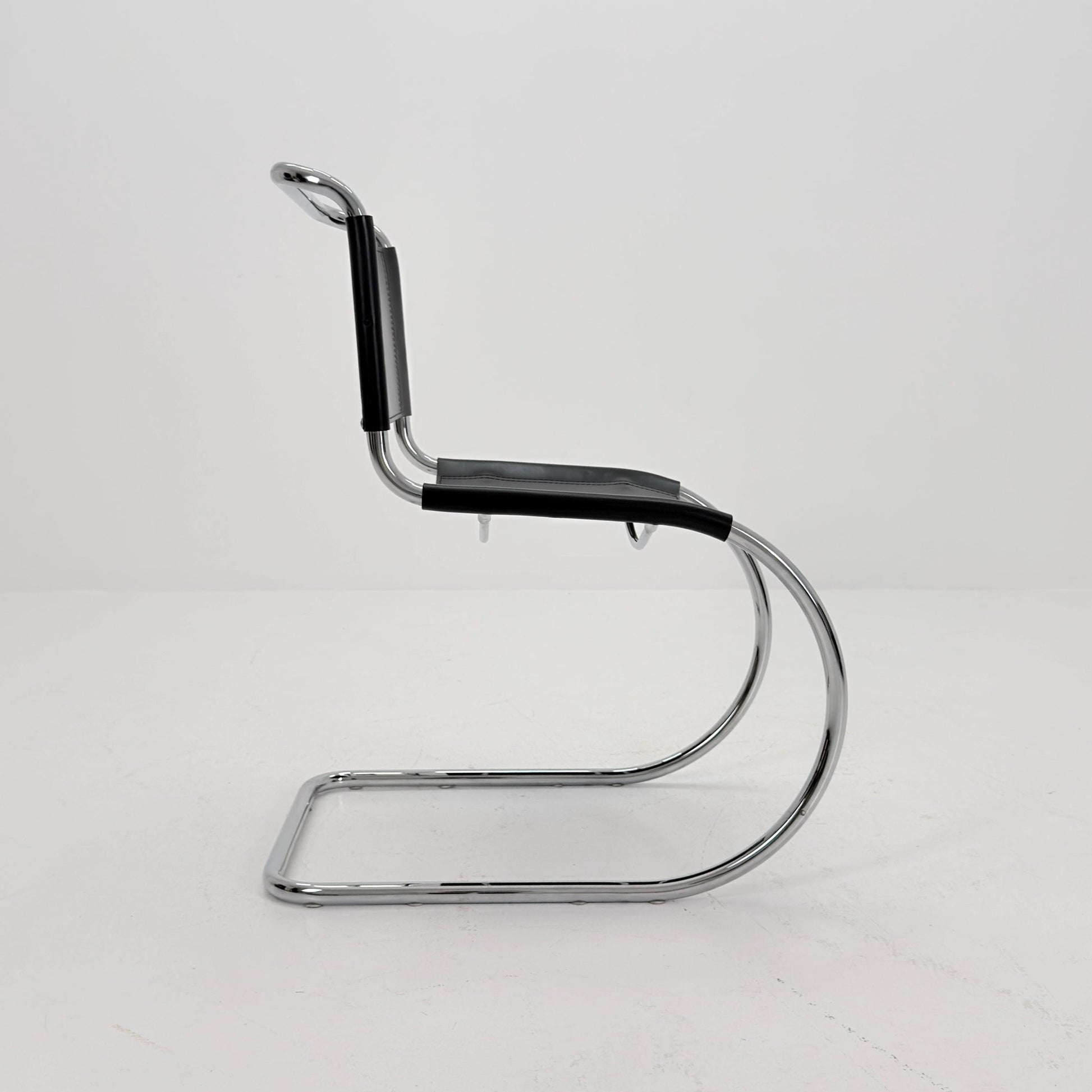 Mid century Bauhaus MR10 lounge black leather chair design by Ludwig Mies van der Rohe , 1980s Italy