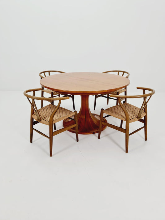 Ultra Rare Mid century Italien Wlanut Round dining table By Luigi Massoni , 1960s