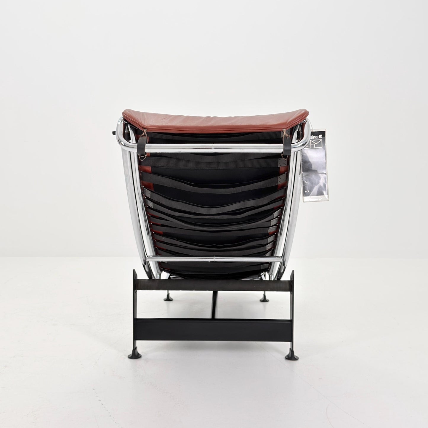 Mid century LC4 Chaise Longue by Le Corbusier, Perriand & Jeanneret No. 28792 – Black Frame chestnut Leather by Cassina Italy, 1980s