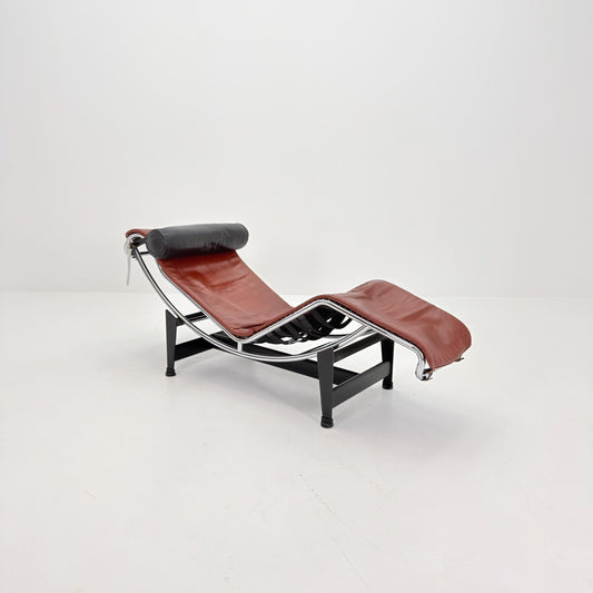 Mid century LC4 Chaise Longue by Le Corbusier, Perriand & Jeanneret No. 28792 – Black Frame chestnut Leather by Cassina Italy, 1980s