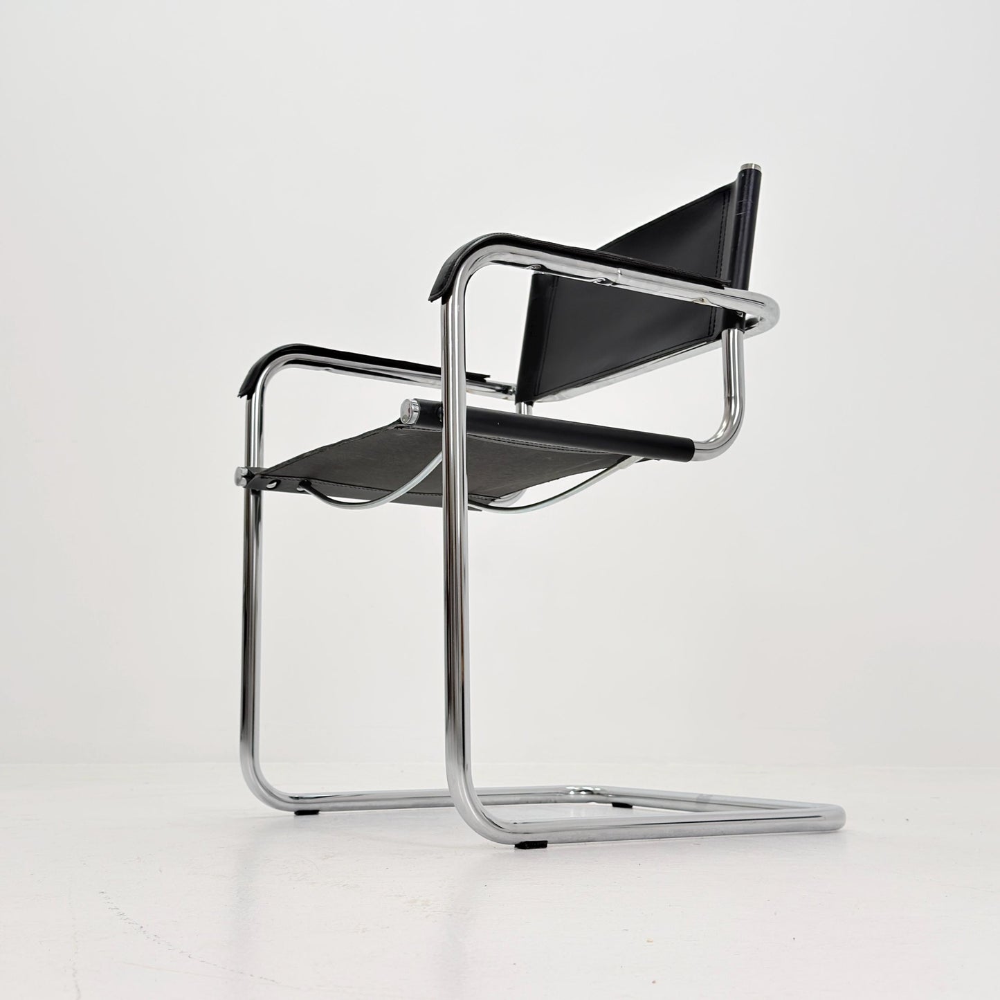 1 of 6 Mid Century iconic Mart Stam S34 armchair / Bauhaus chrome tube steel and leather / 80s vintage cantilever chair s43