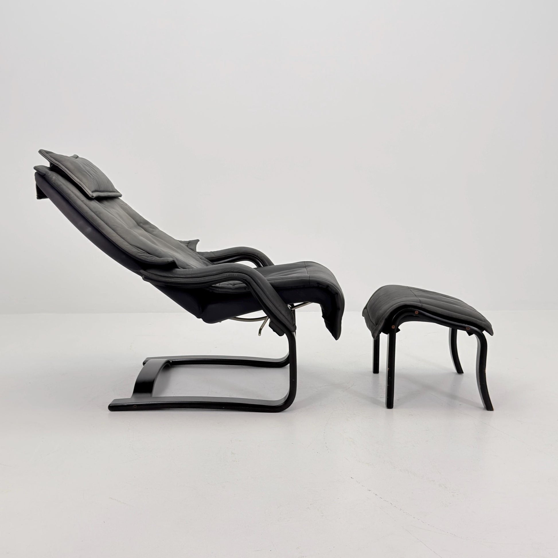 Mid Century Scandinavian Lounge Chair & Ottoman by Rybo Rykken AIM 330 – Adjustable Recliner Chaise Dark Grey Leather – 1990s Norway