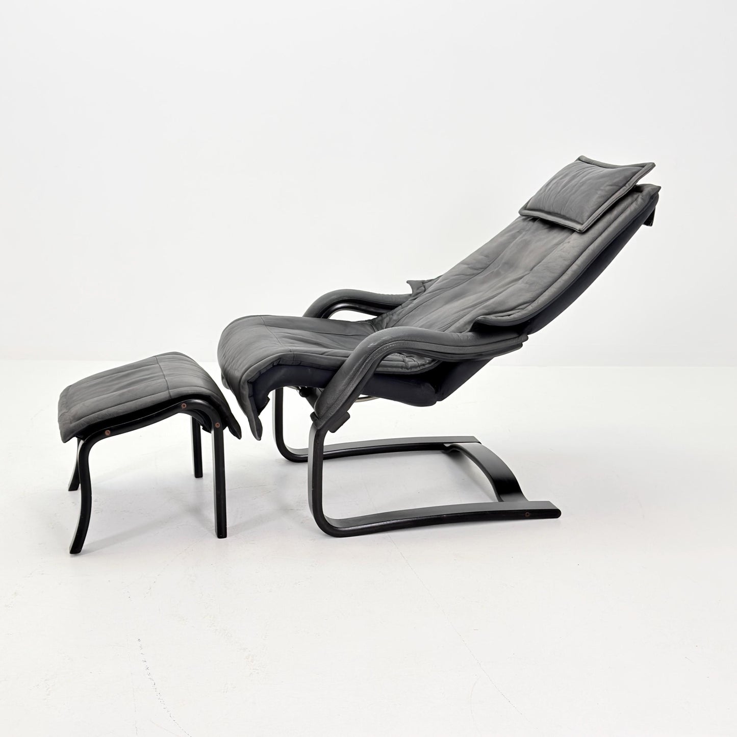 Mid Century Scandinavian Lounge Chair & Ottoman by Rybo Rykken AIM 330 – Adjustable Recliner Chaise Dark Grey Leather – 1990s Norway
