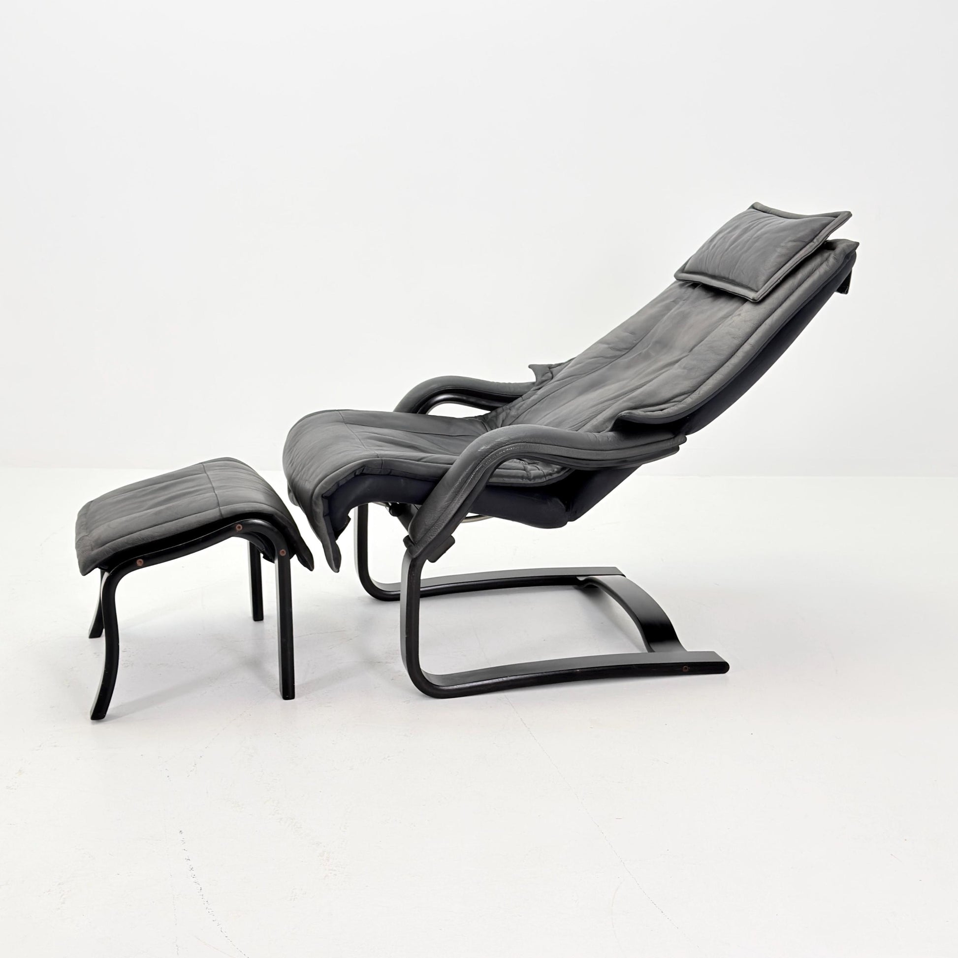 Mid Century Scandinavian Lounge Chair & Ottoman by Rybo Rykken AIM 330 – Adjustable Recliner Chaise Dark Grey Leather – 1990s Norway