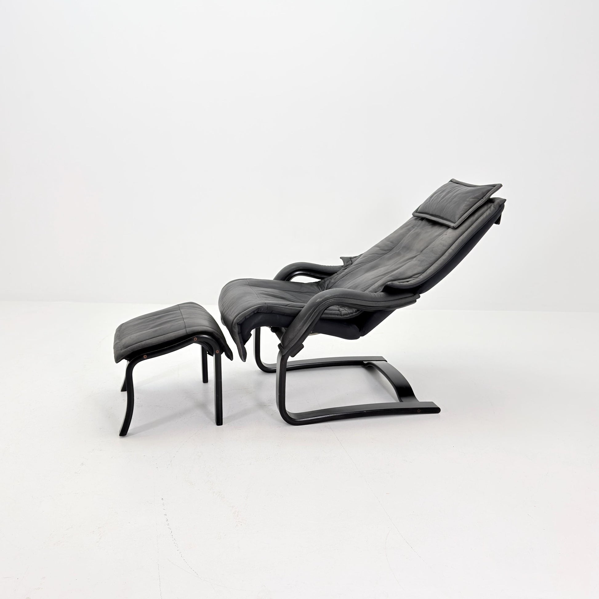 Mid Century Scandinavian Lounge Chair & Ottoman by Rybo Rykken AIM 330 – Adjustable Recliner Chaise Dark Grey Leather – 1990s Norway