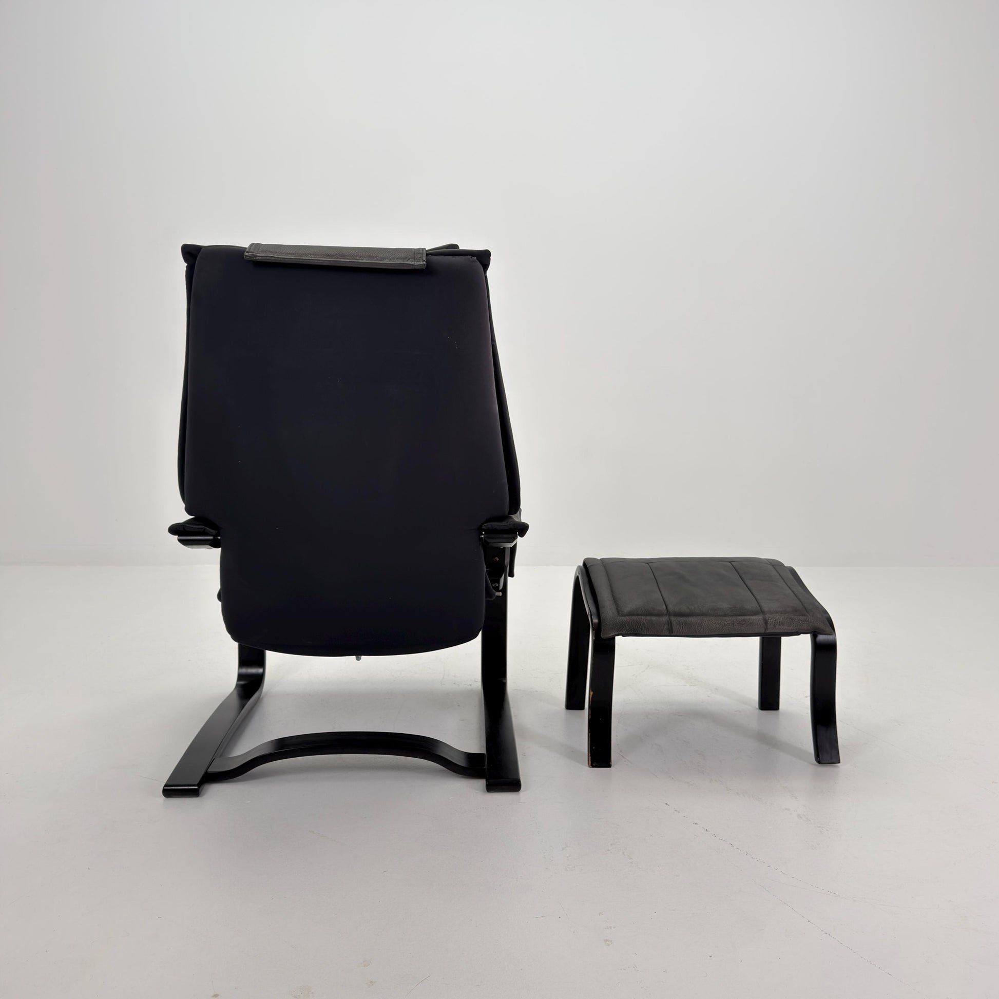 Mid Century Scandinavian Lounge Chair & Ottoman by Rybo Rykken AIM 330 – Adjustable Recliner Chaise Dark Grey Leather – 1990s Norway