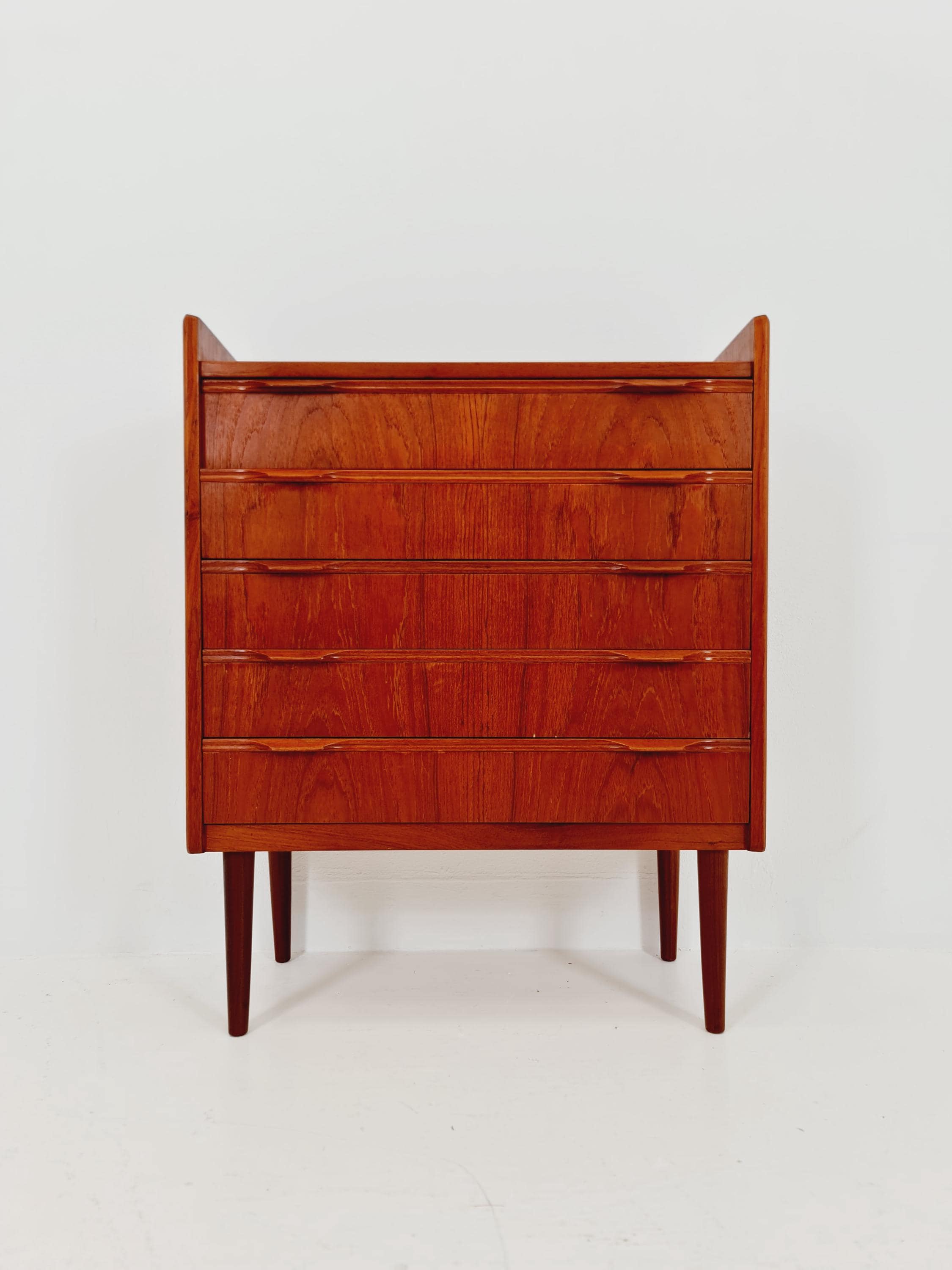 CABINETS/DRAWERS – MIDAGEVINTAGE