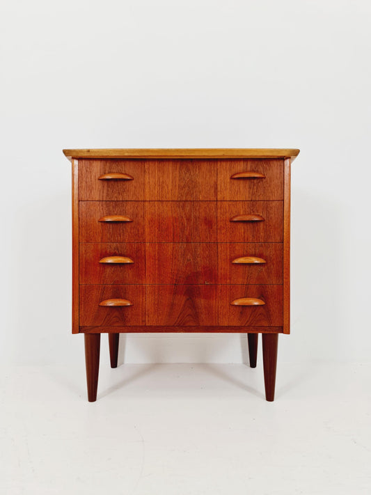 Midcentury danish drawer dresser /4 drawers by EDV. Valentinsen Möbelfabrik 1960s