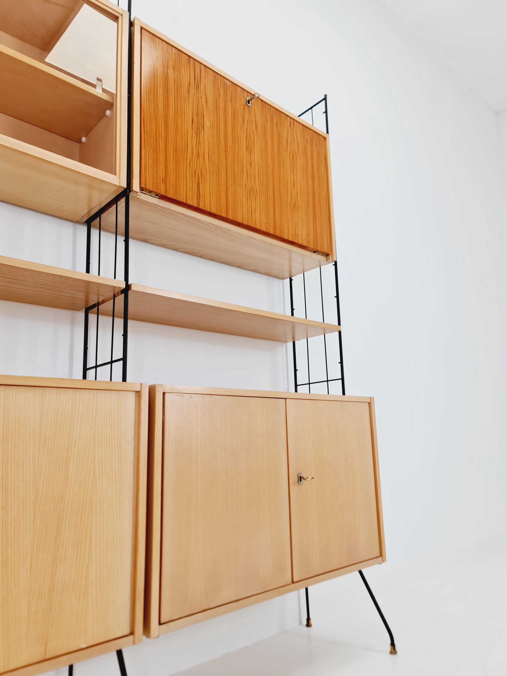 Freestanding string shelf-system unit bookcase ash ,walnut & metal by koch Möbel Germany, 1950s