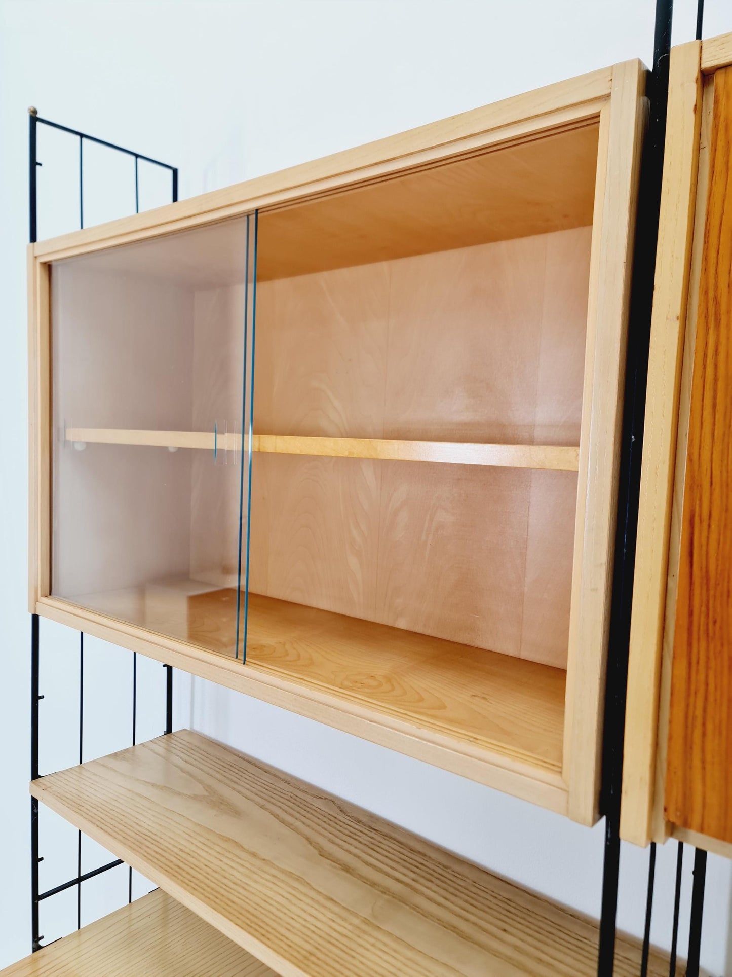 Freestanding string shelf-system unit bookcase ash ,walnut & metal by koch Möbel Germany, 1950s