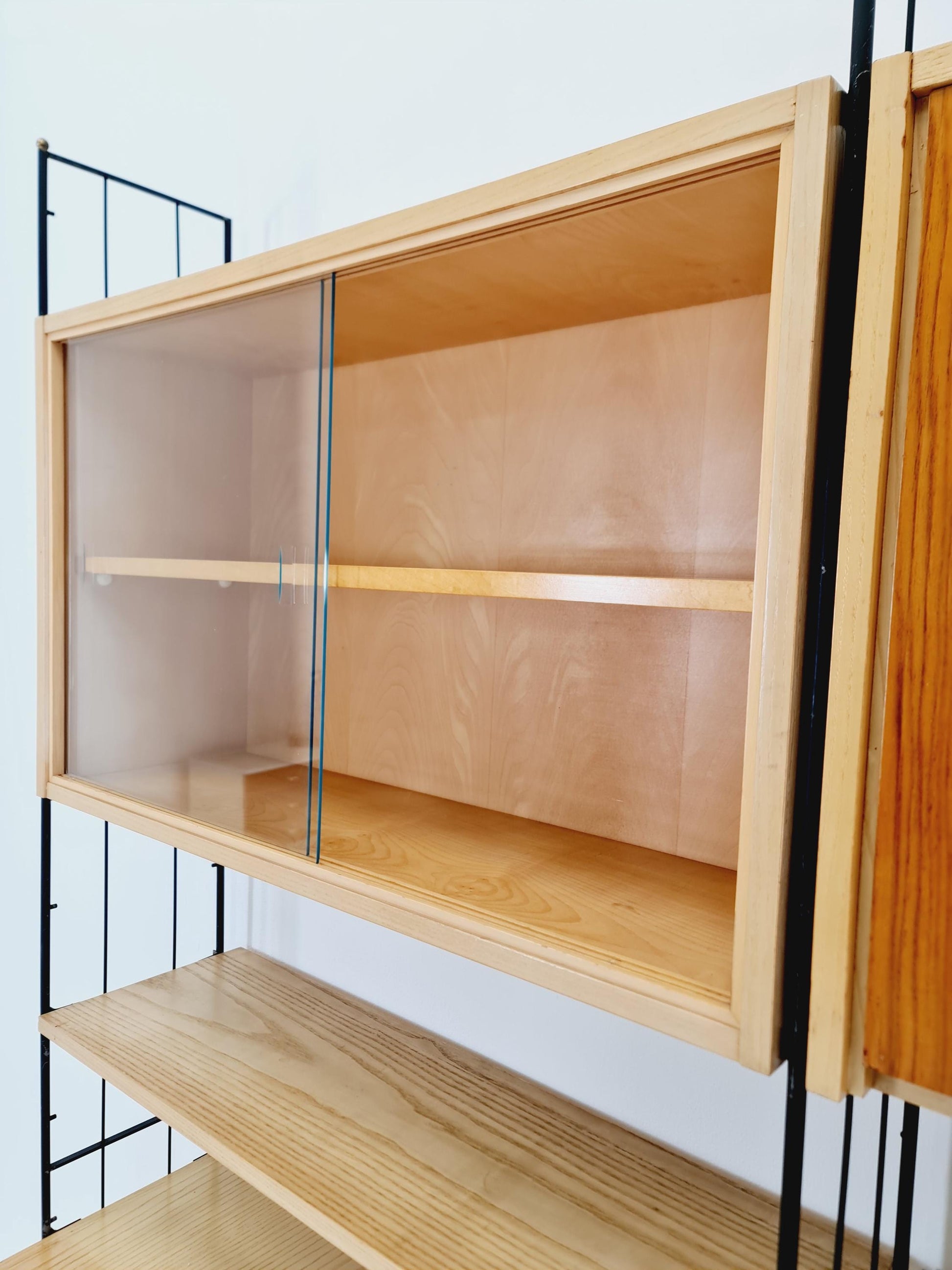 Freestanding string shelf-system unit bookcase ash ,walnut & metal by koch Möbel Germany, 1950s