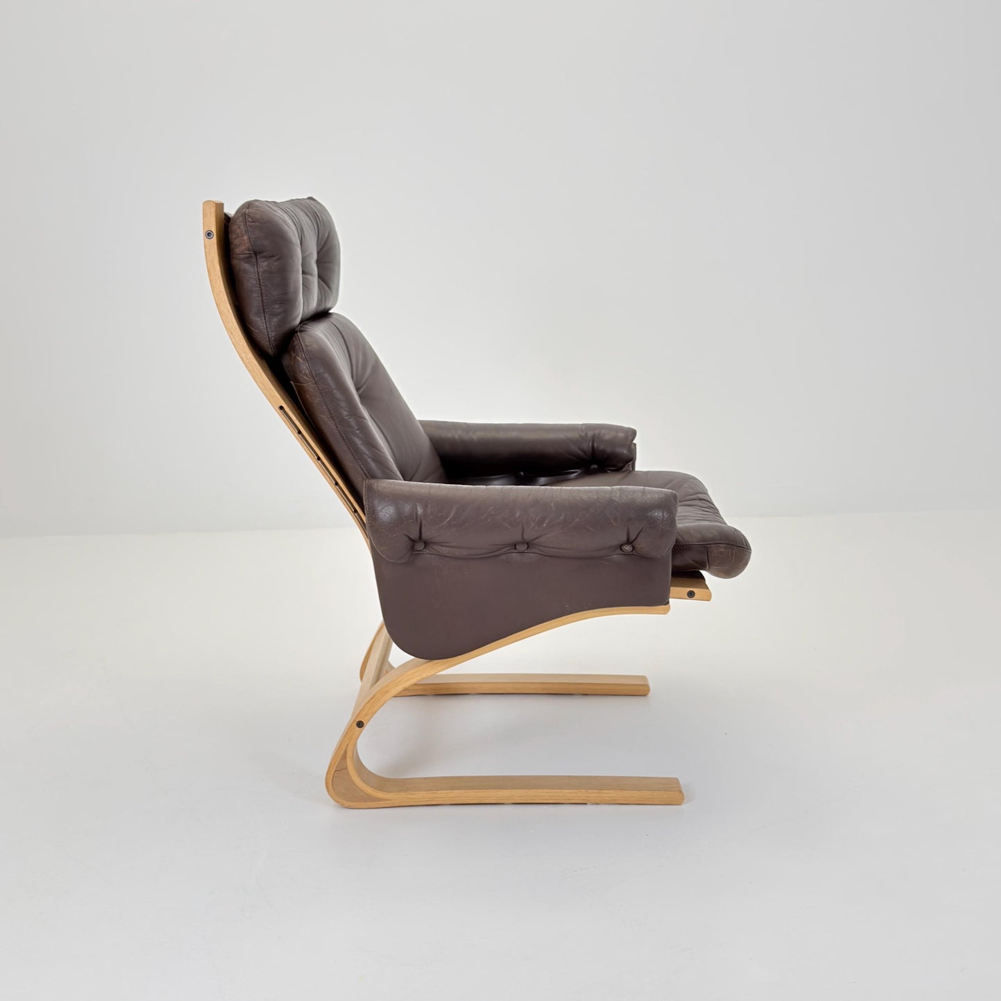 Mid century Norwegian Kengu leather high back lounge chair by Elsa & Nordahl Solheim for Rybo Rykken - 1970s Norway