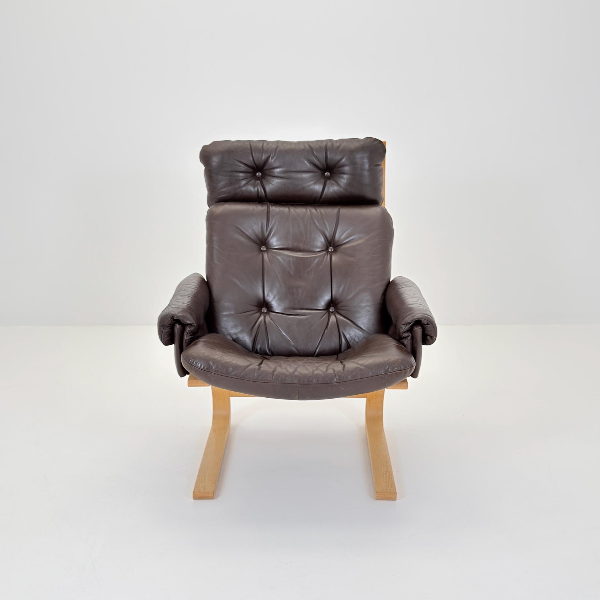 Mid century Norwegian Kengu leather high back lounge chair by Elsa & Nordahl Solheim for Rybo Rykken - 1970s Norway