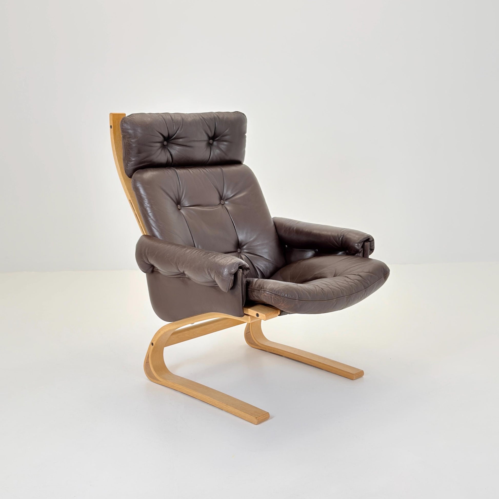 Mid century Norwegian Kengu leather high back lounge chair by Elsa & Nordahl Solheim for Rybo Rykken - 1970s Norway