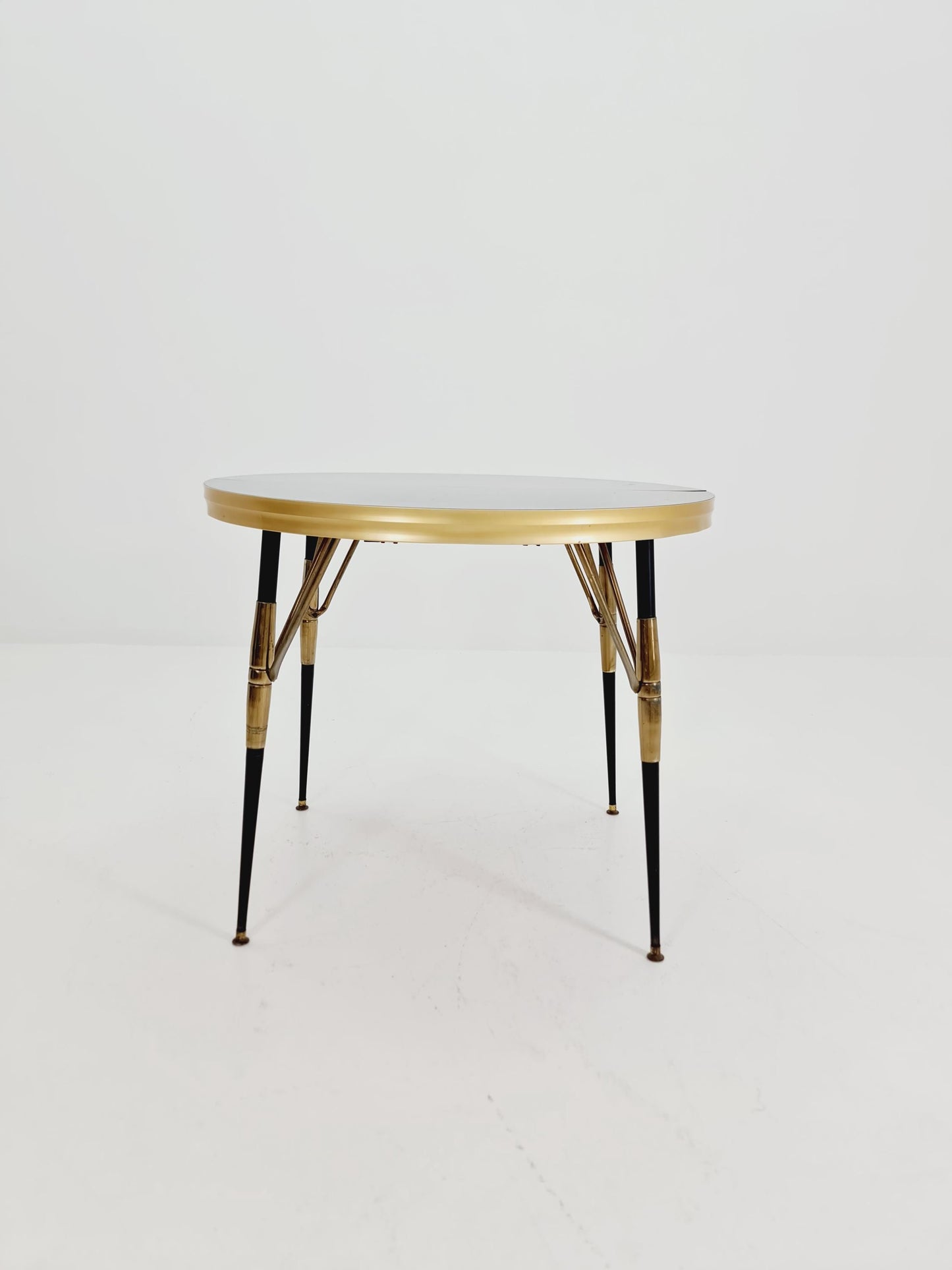 Dining vintage table extendable from the 50s