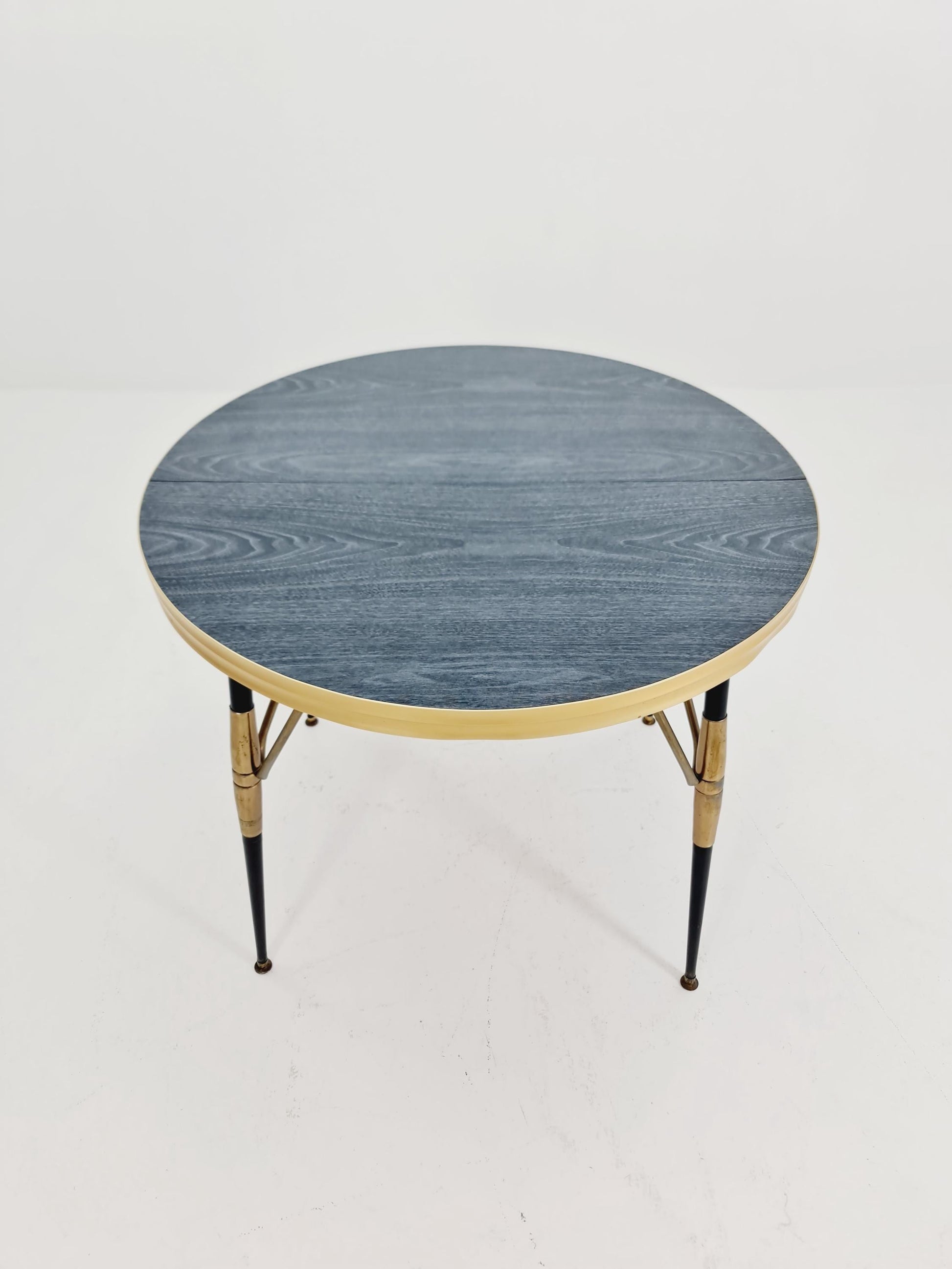 Dining vintage table extendable from the 50s